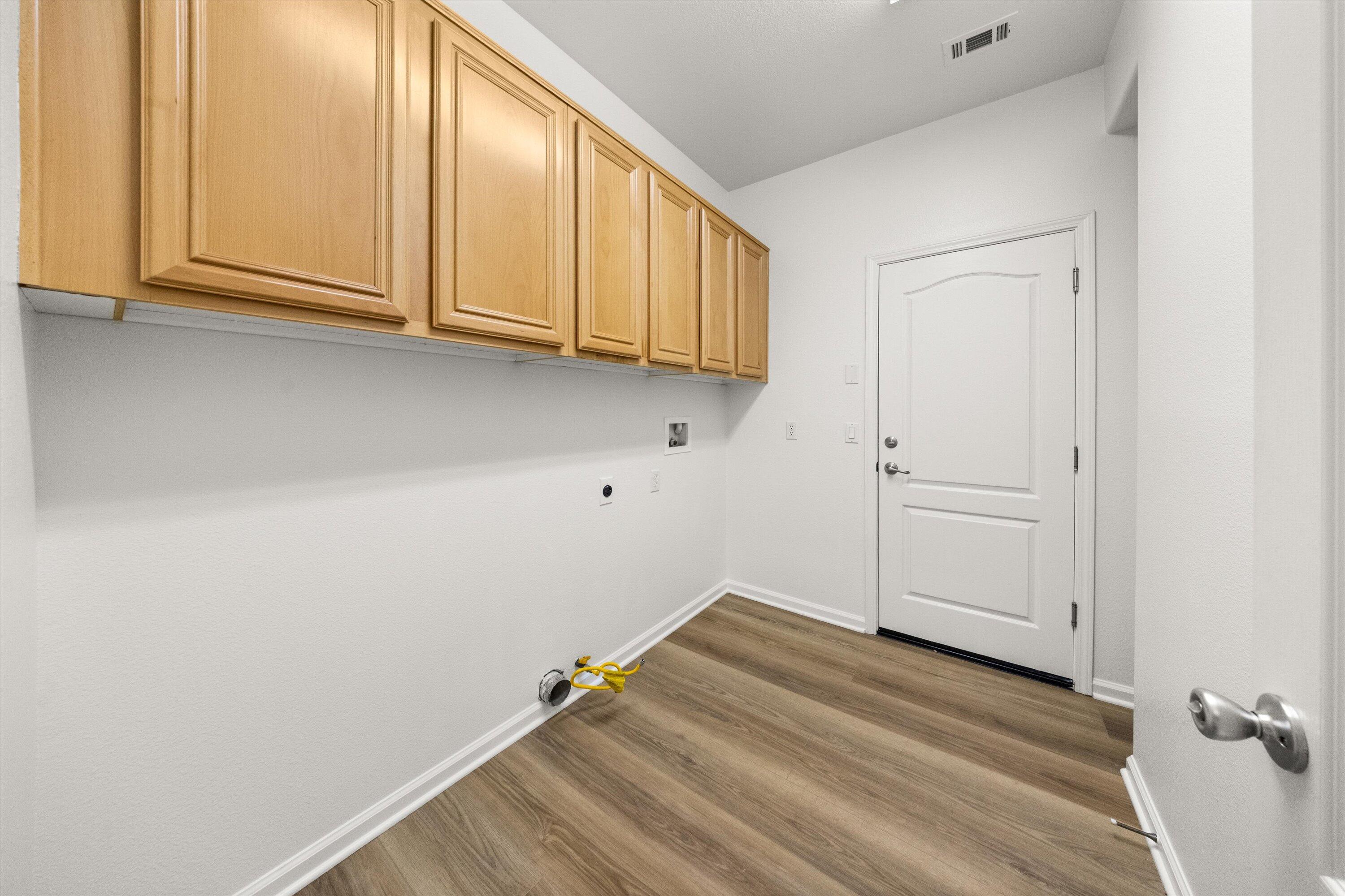 Los Alamos, California 93440, United States, 3 Bedrooms Bedrooms, ,2 BathroomsBathrooms,Residential,Active,190778