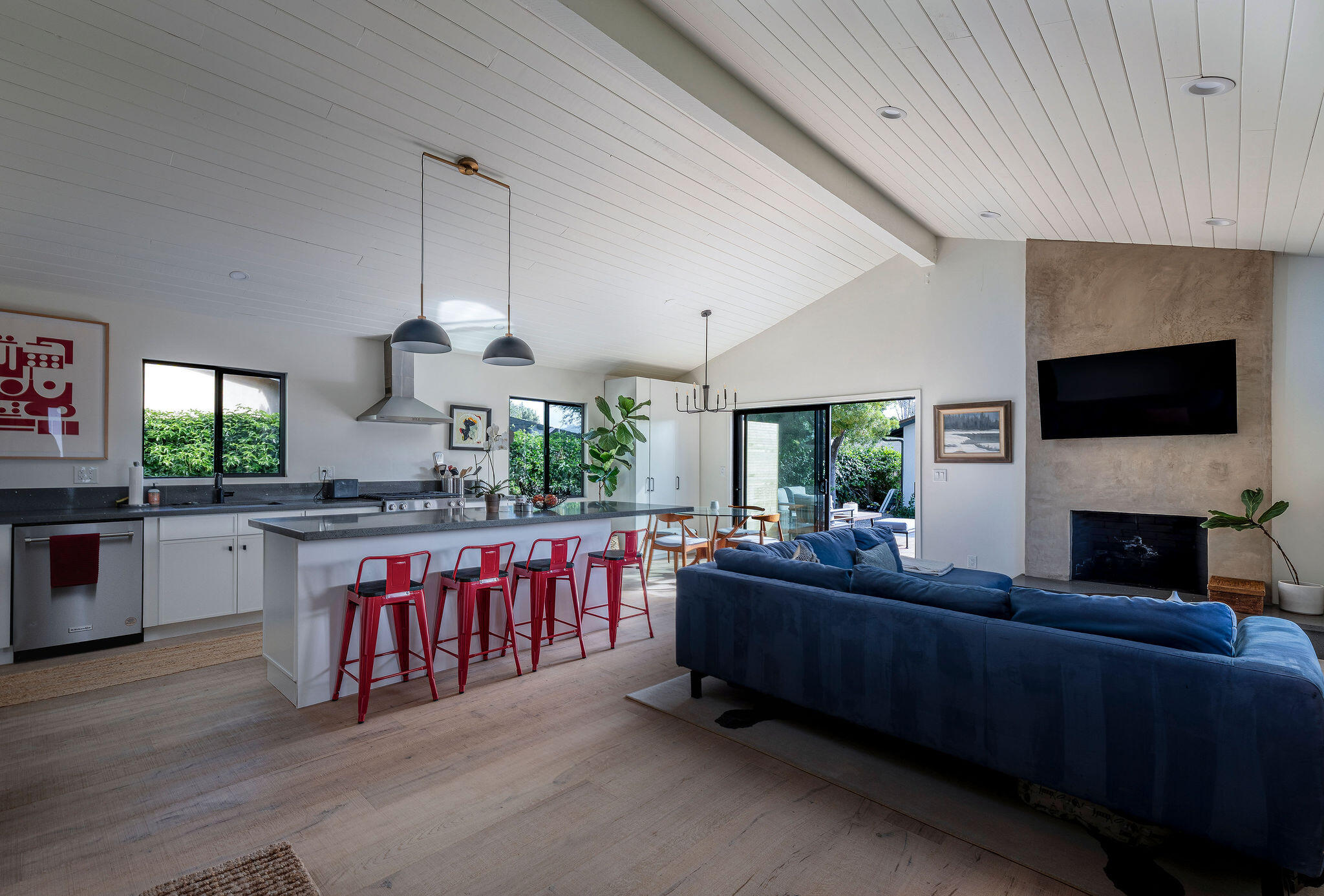 711 Eucalyptus Avenue