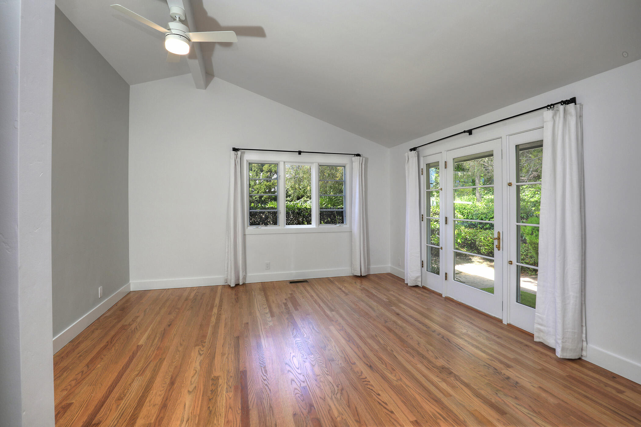 Santa Barbara, California 93103, United States, 3 Bedrooms Bedrooms, ,3 BathroomsBathrooms,Residential,Active,137410