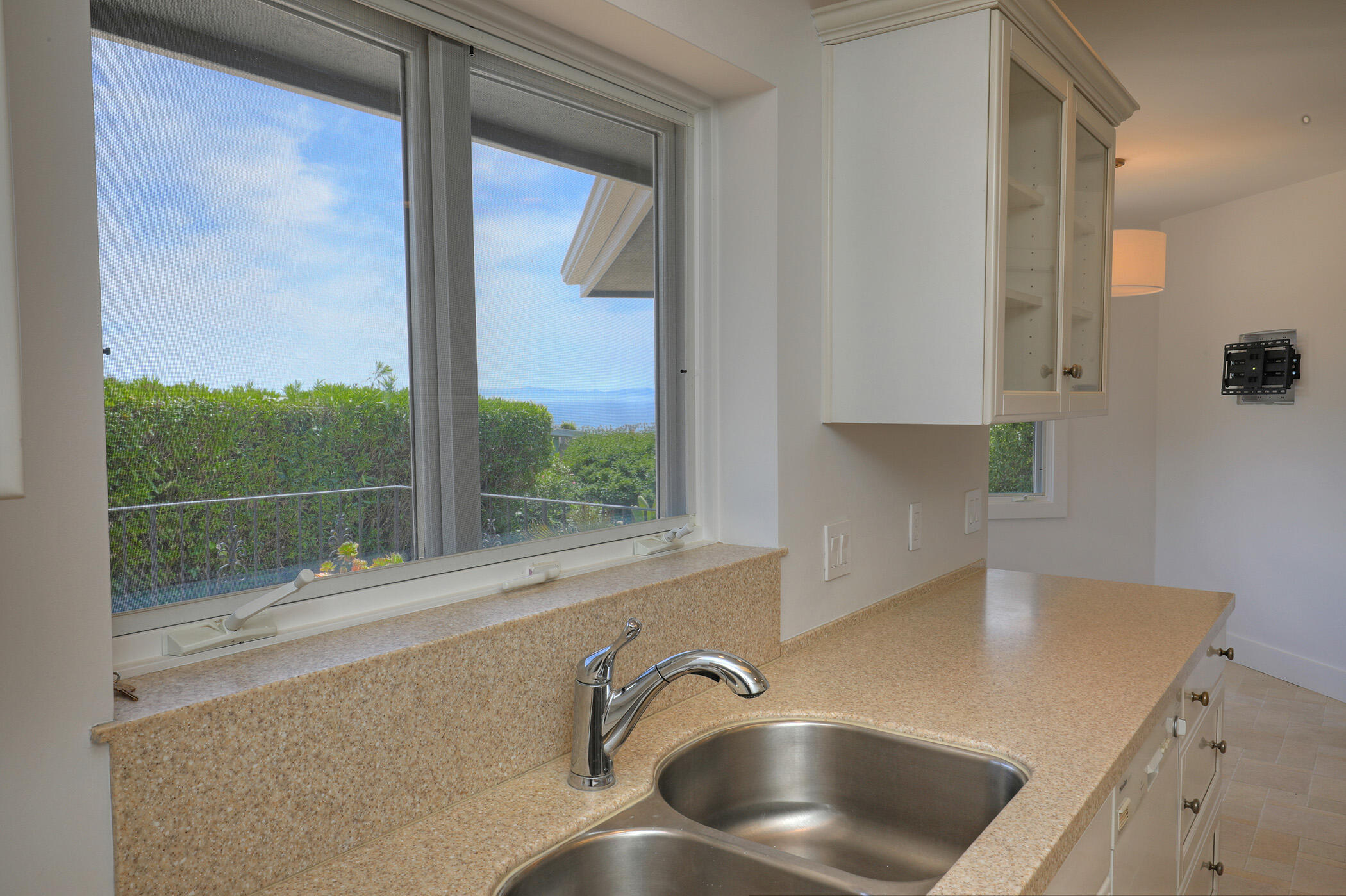 Santa Barbara, California 93103, United States, 3 Bedrooms Bedrooms, ,3 BathroomsBathrooms,Residential,Active,137410