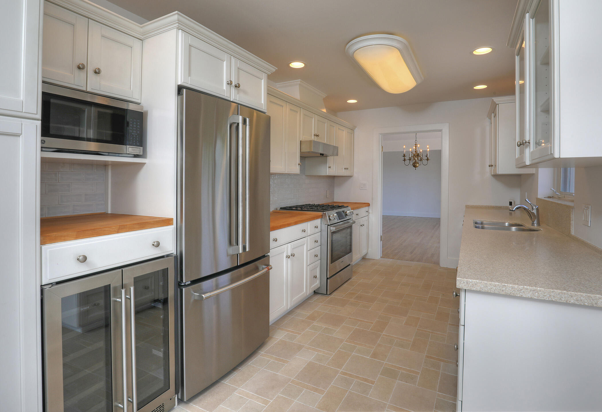 Santa Barbara, California 93103, United States, 3 Bedrooms Bedrooms, ,3 BathroomsBathrooms,Residential,Active,137410