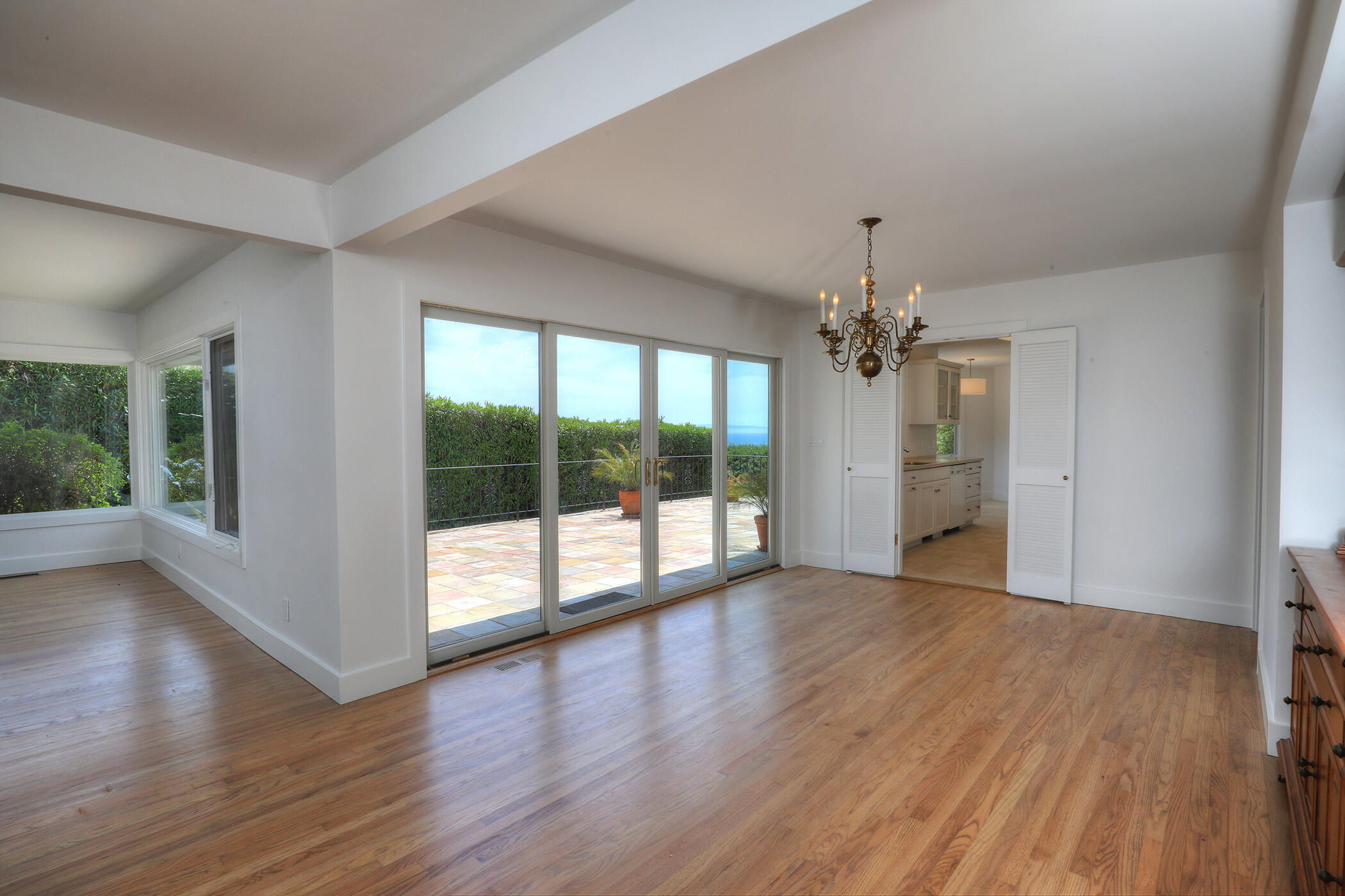Santa Barbara, California 93103, United States, 3 Bedrooms Bedrooms, ,3 BathroomsBathrooms,Residential,Active,137410