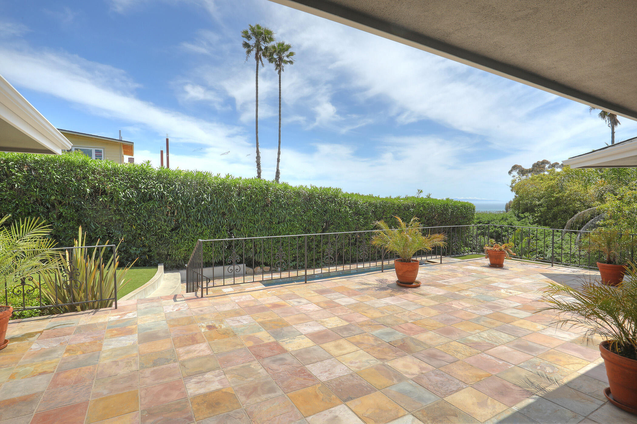 Santa Barbara, California 93103, United States, 3 Bedrooms Bedrooms, ,3 BathroomsBathrooms,Residential,Active,137410