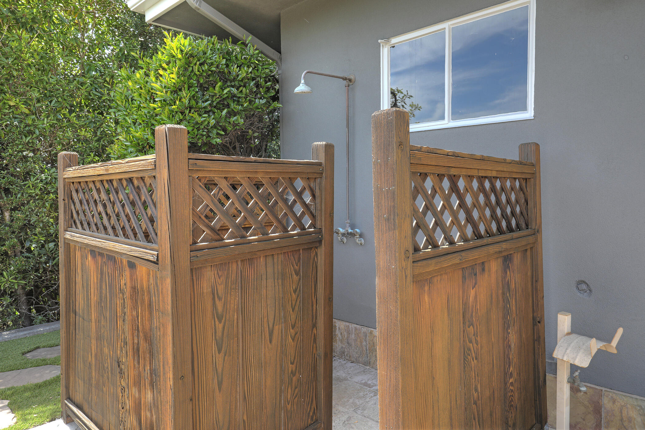 Santa Barbara, California 93103, United States, 3 Bedrooms Bedrooms, ,3 BathroomsBathrooms,Residential,Active,137410