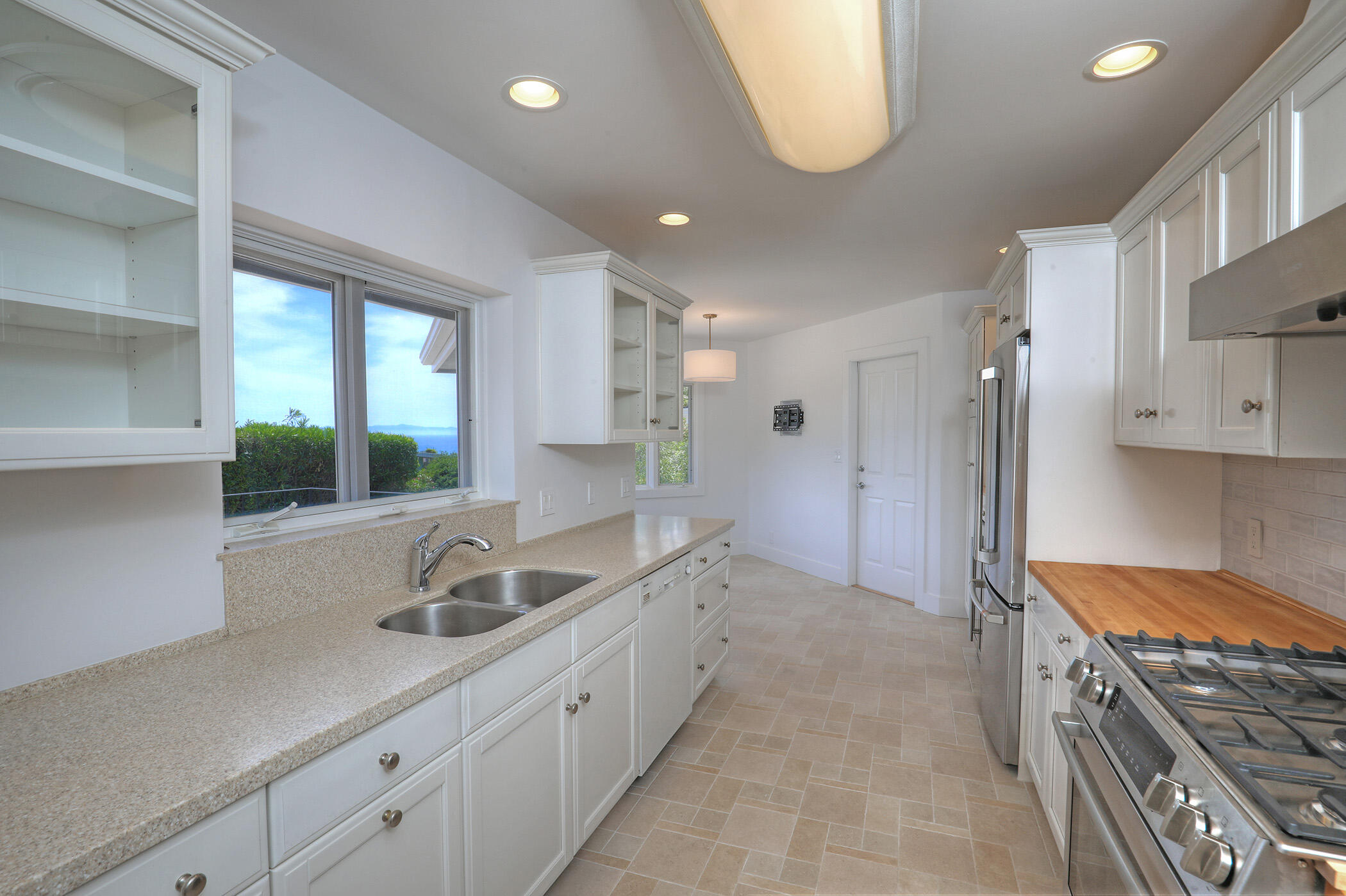 Santa Barbara, California 93103, United States, 3 Bedrooms Bedrooms, ,3 BathroomsBathrooms,Residential,Active,137410