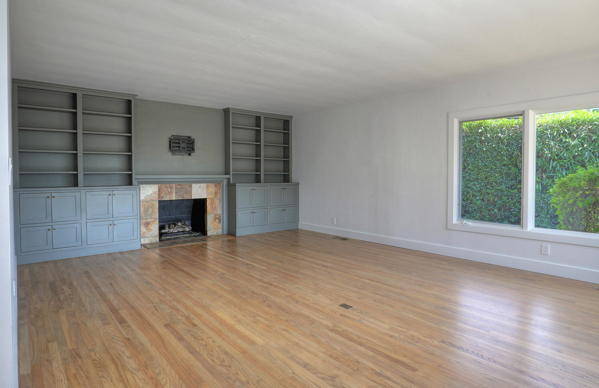 Santa Barbara, California 93103, United States, 3 Bedrooms Bedrooms, ,3 BathroomsBathrooms,Residential,Active,137410