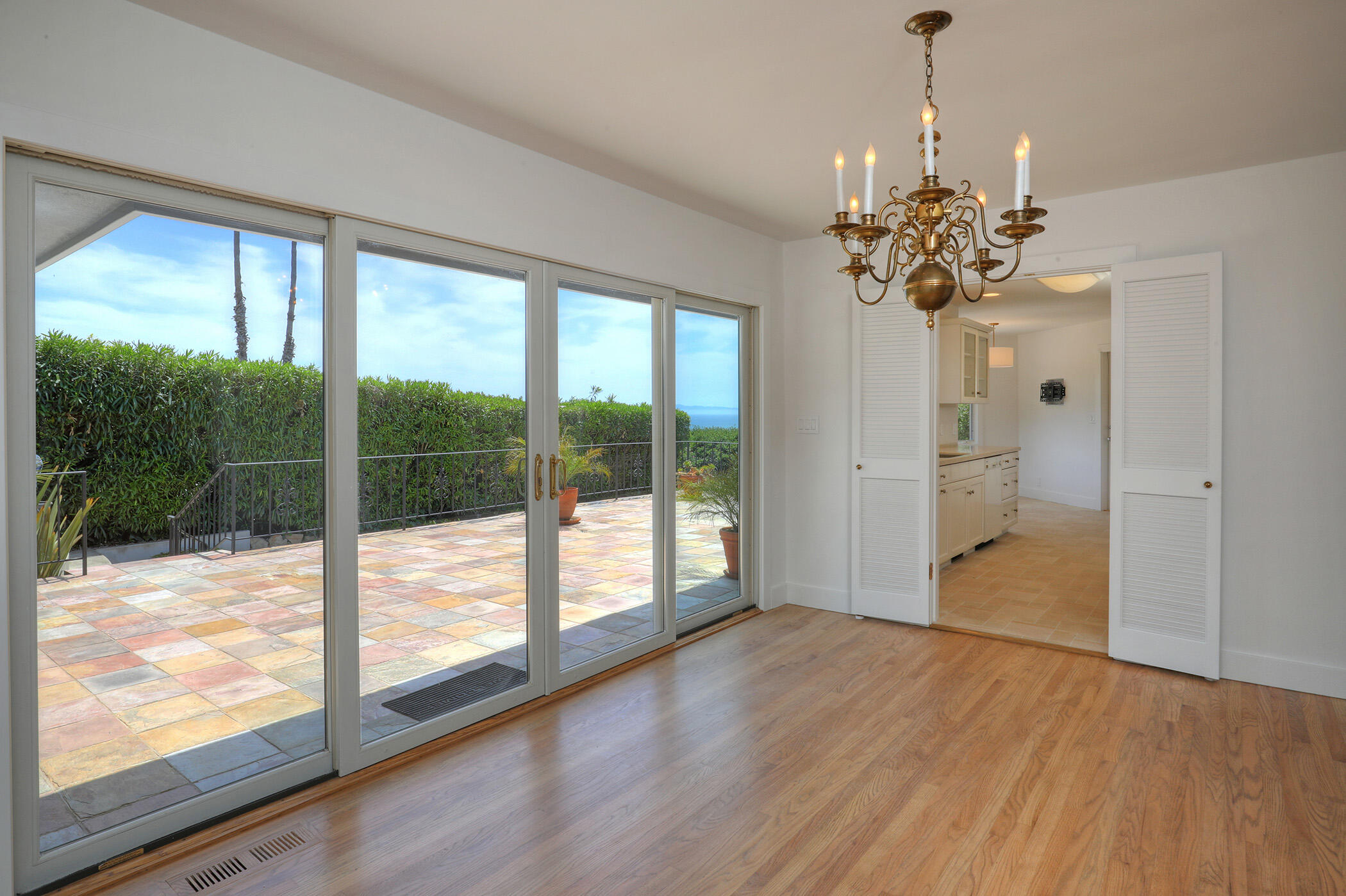 Santa Barbara, California 93103, United States, 3 Bedrooms Bedrooms, ,3 BathroomsBathrooms,Residential,Active,137410