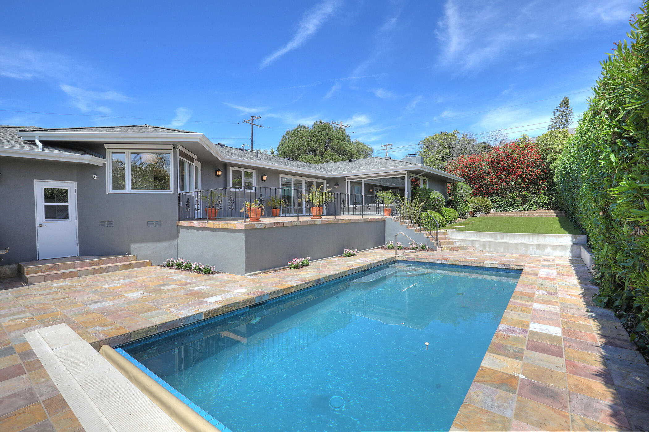 Santa Barbara, California 93103, United States, 3 Bedrooms Bedrooms, ,3 BathroomsBathrooms,Residential,Active,137410