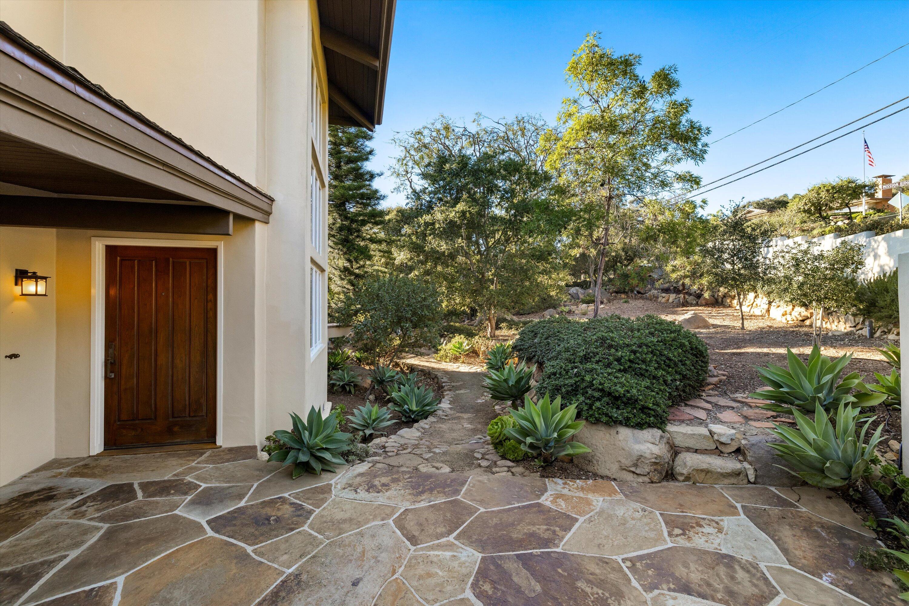 Santa Barbara, California 93103, United States, 4 Bedrooms Bedrooms, ,4 BathroomsBathrooms,Residential,Active,158434