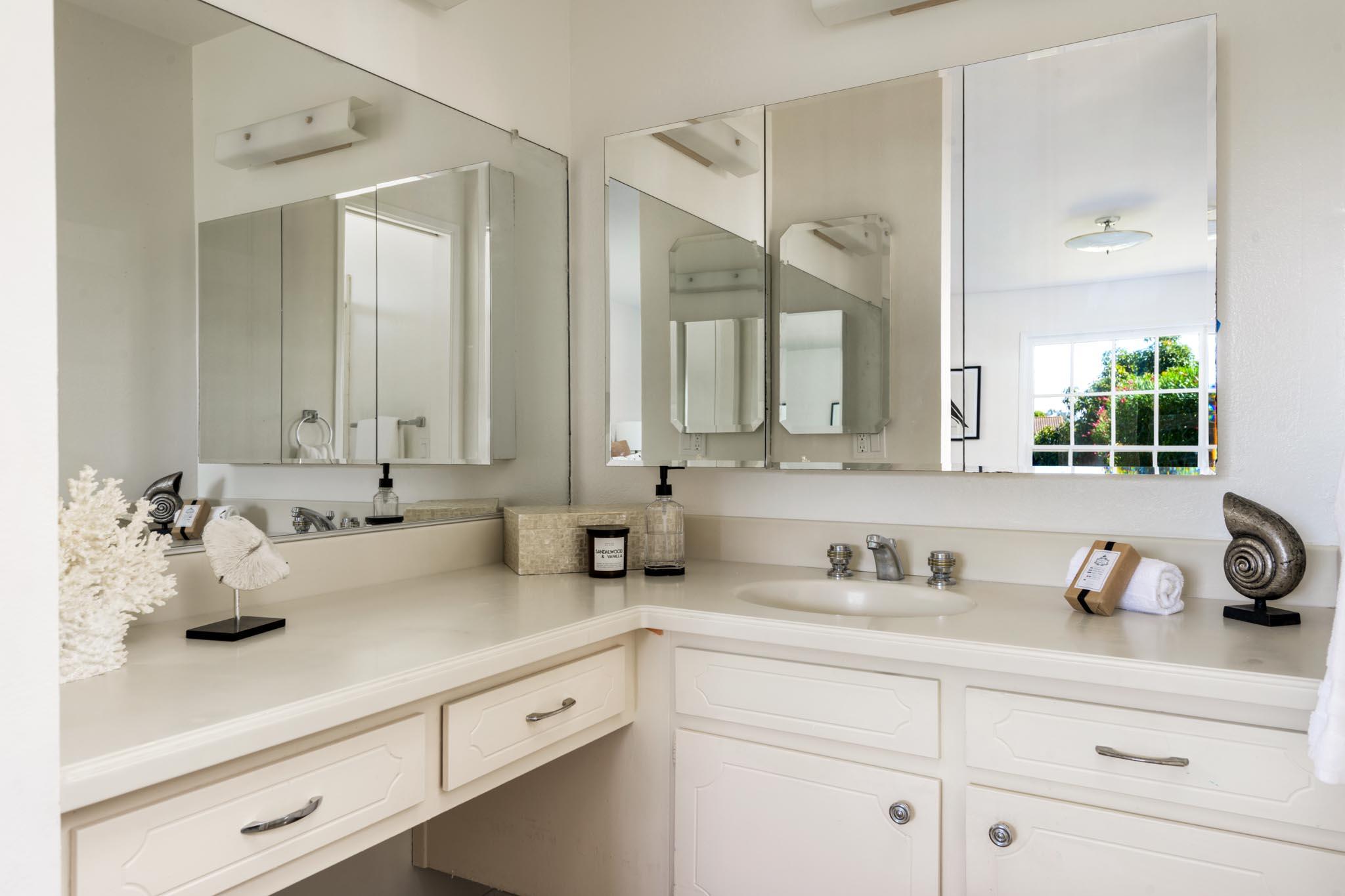 Santa Barbara, California 93111, United States, 4 Bedrooms Bedrooms, ,2 BathroomsBathrooms,Residential,Pending,216464