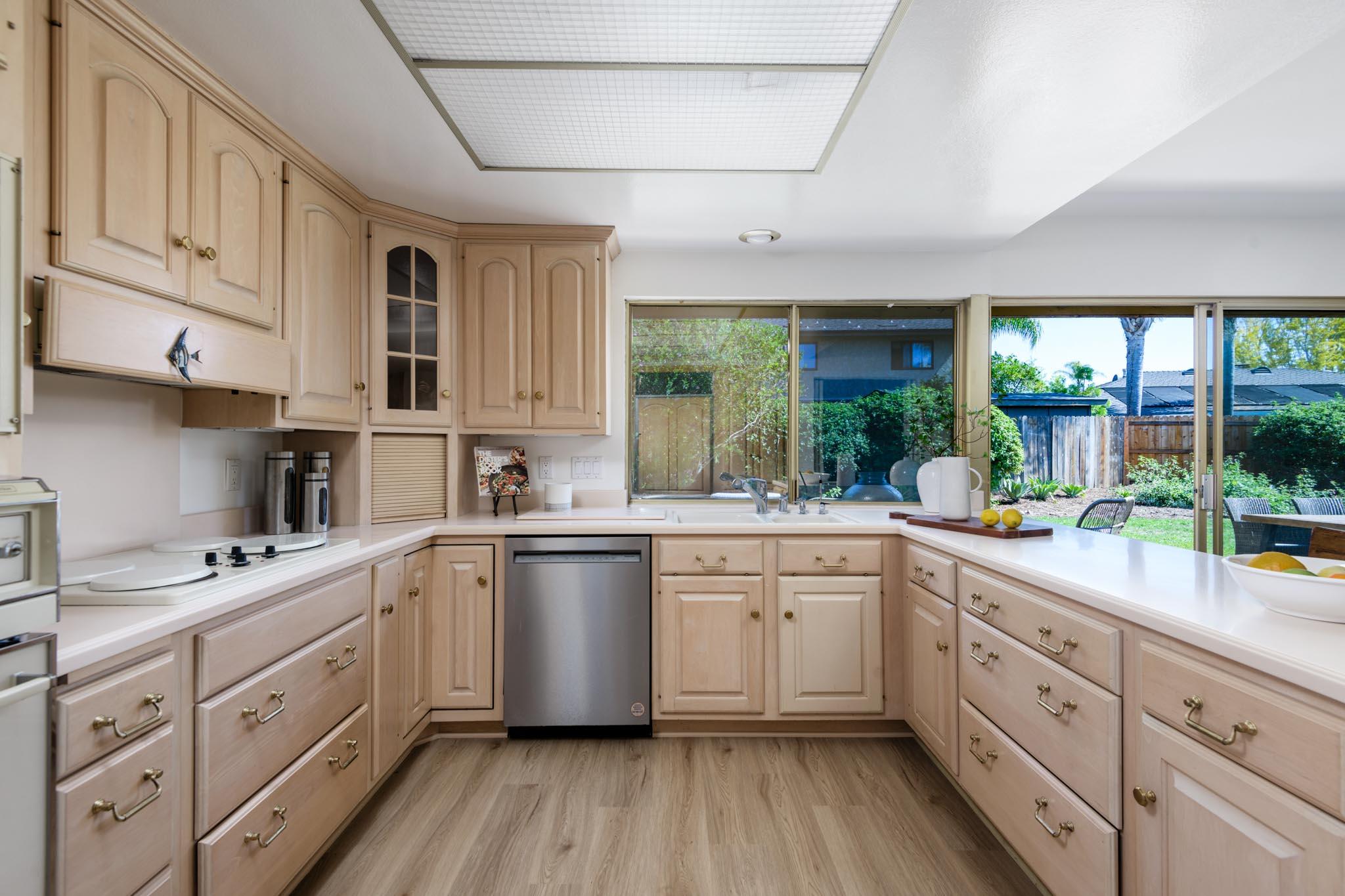 Santa Barbara, California 93111, United States, 4 Bedrooms Bedrooms, ,2 BathroomsBathrooms,Residential,Pending,216464