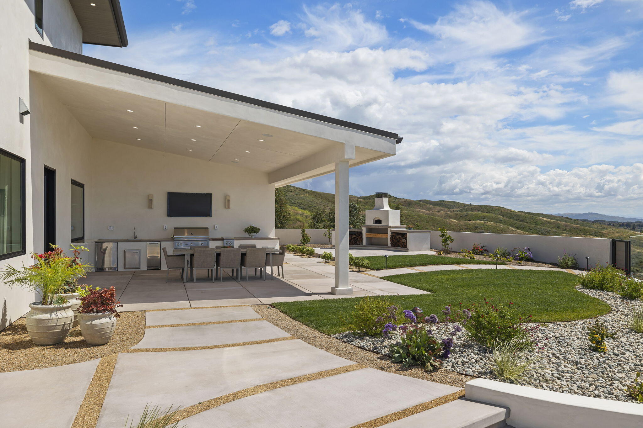 Ventura, California, 93003, United States, 4 Bedrooms Bedrooms, ,5 BathroomsBathrooms,Residential,Active,2041643