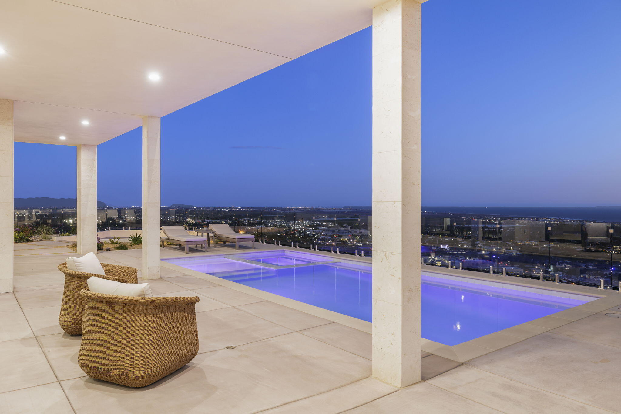 Ventura, California, 93003, United States, 4 Bedrooms Bedrooms, ,5 BathroomsBathrooms,Residential,Active,2041643