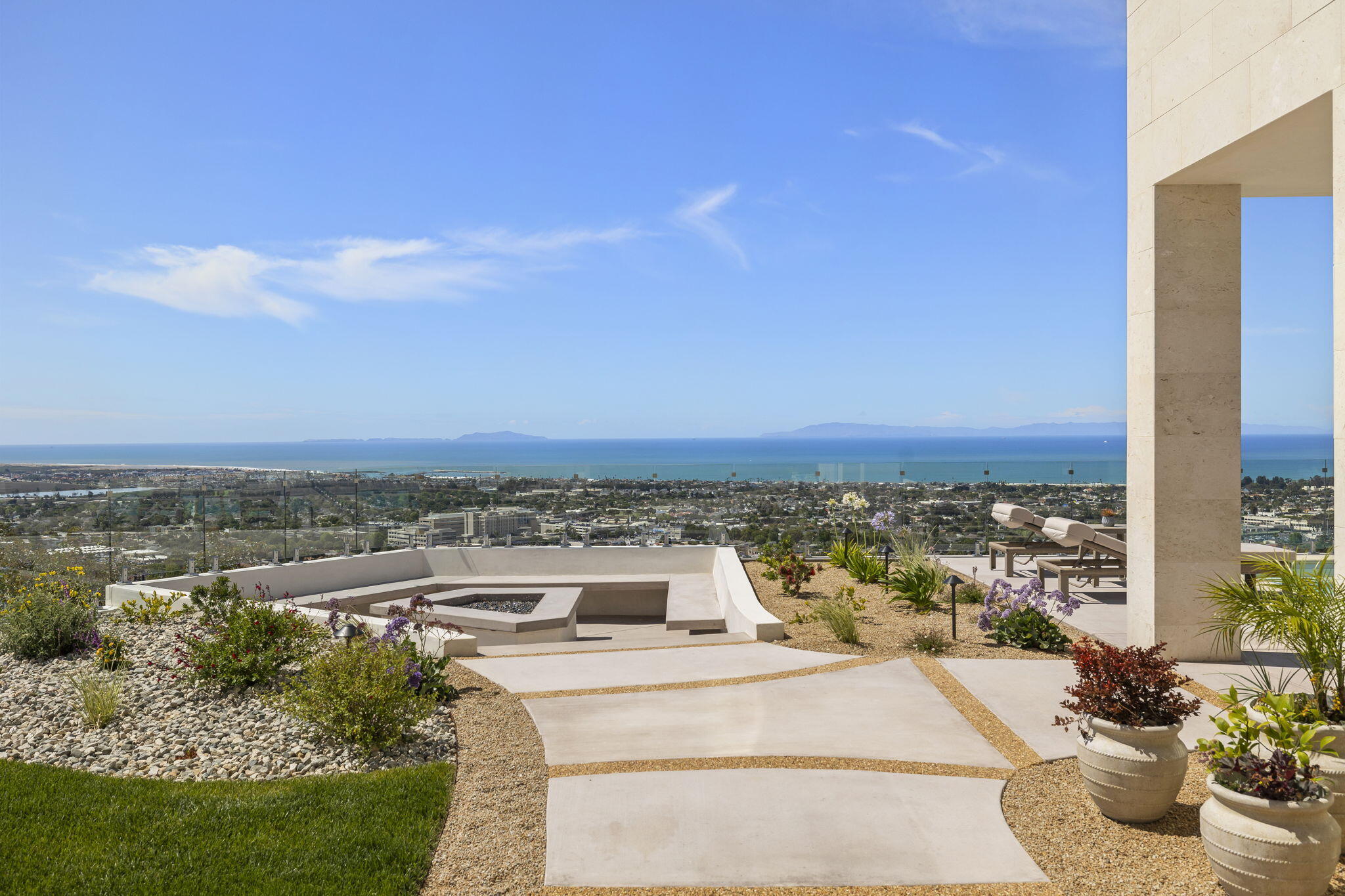 Ventura, California, 93003, United States, 4 Bedrooms Bedrooms, ,5 BathroomsBathrooms,Residential,Active,2041643