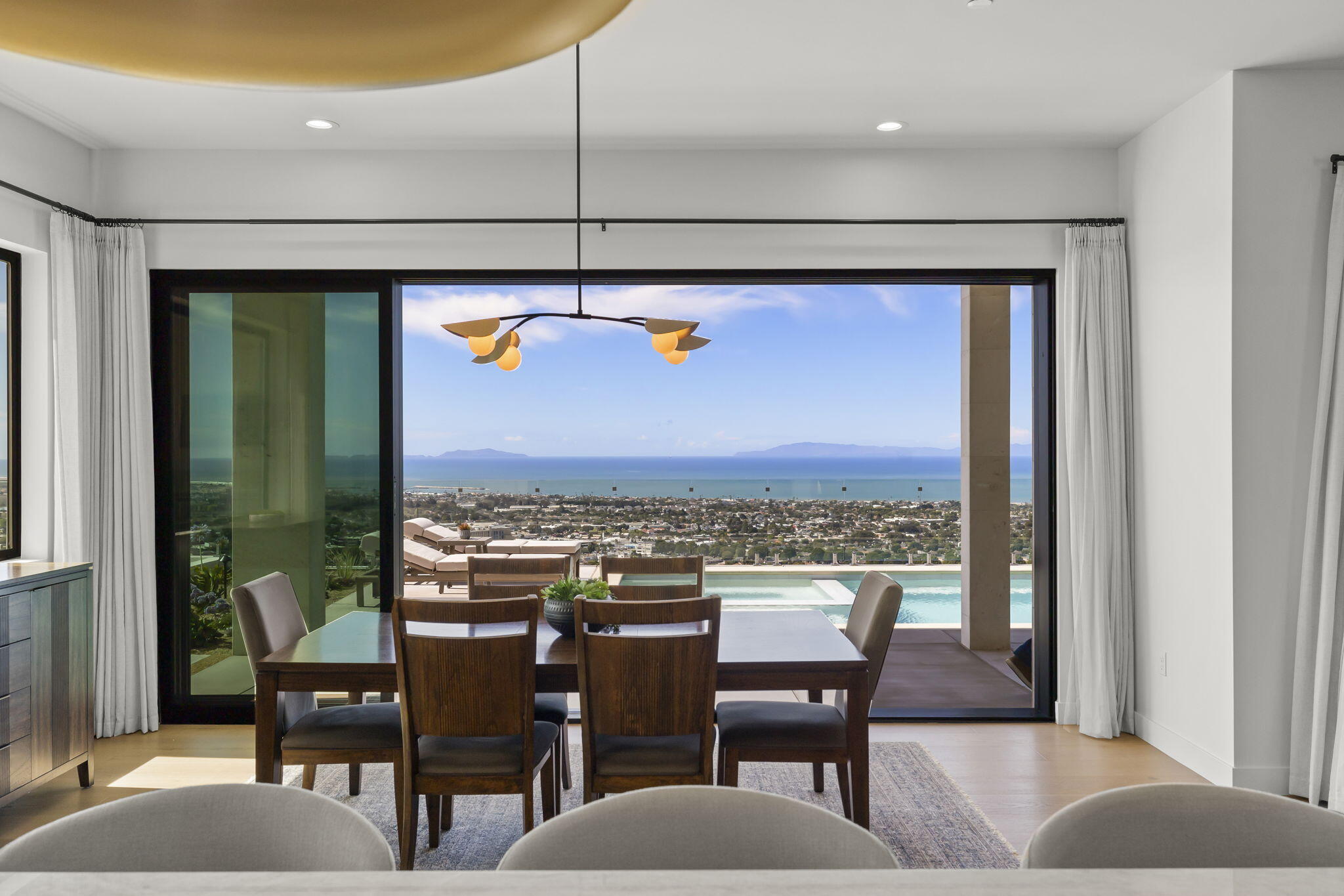 Ventura, California, 93003, United States, 4 Bedrooms Bedrooms, ,5 BathroomsBathrooms,Residential,Active,2041643