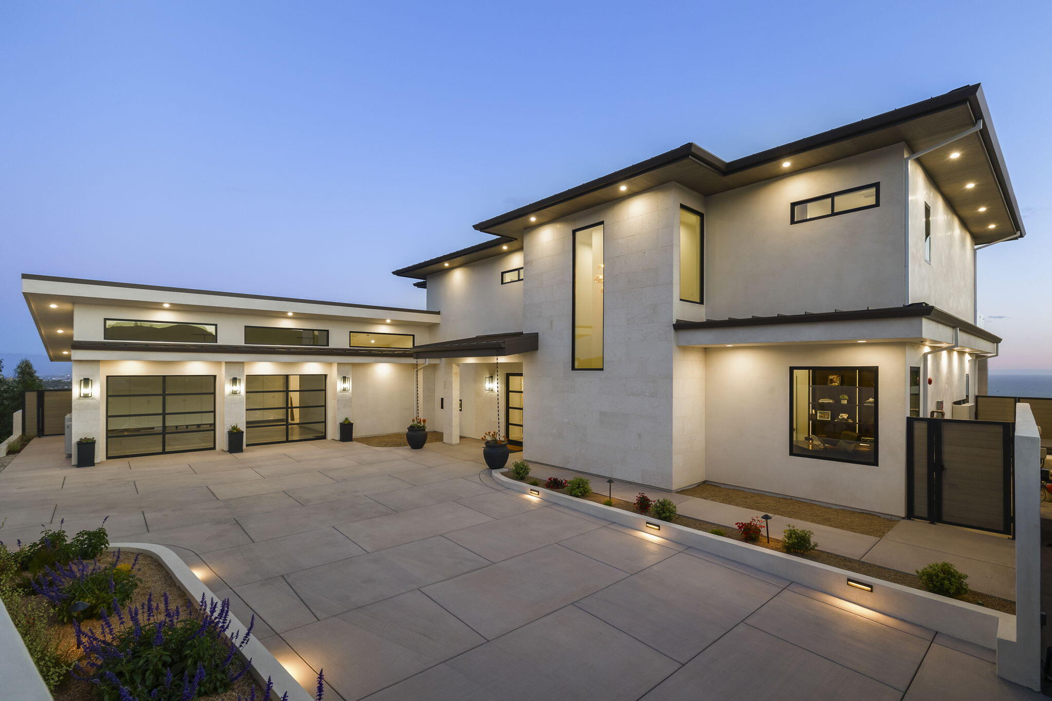 Ventura, California, 93003, United States, 4 Bedrooms Bedrooms, ,5 BathroomsBathrooms,Residential,Active,2041643
