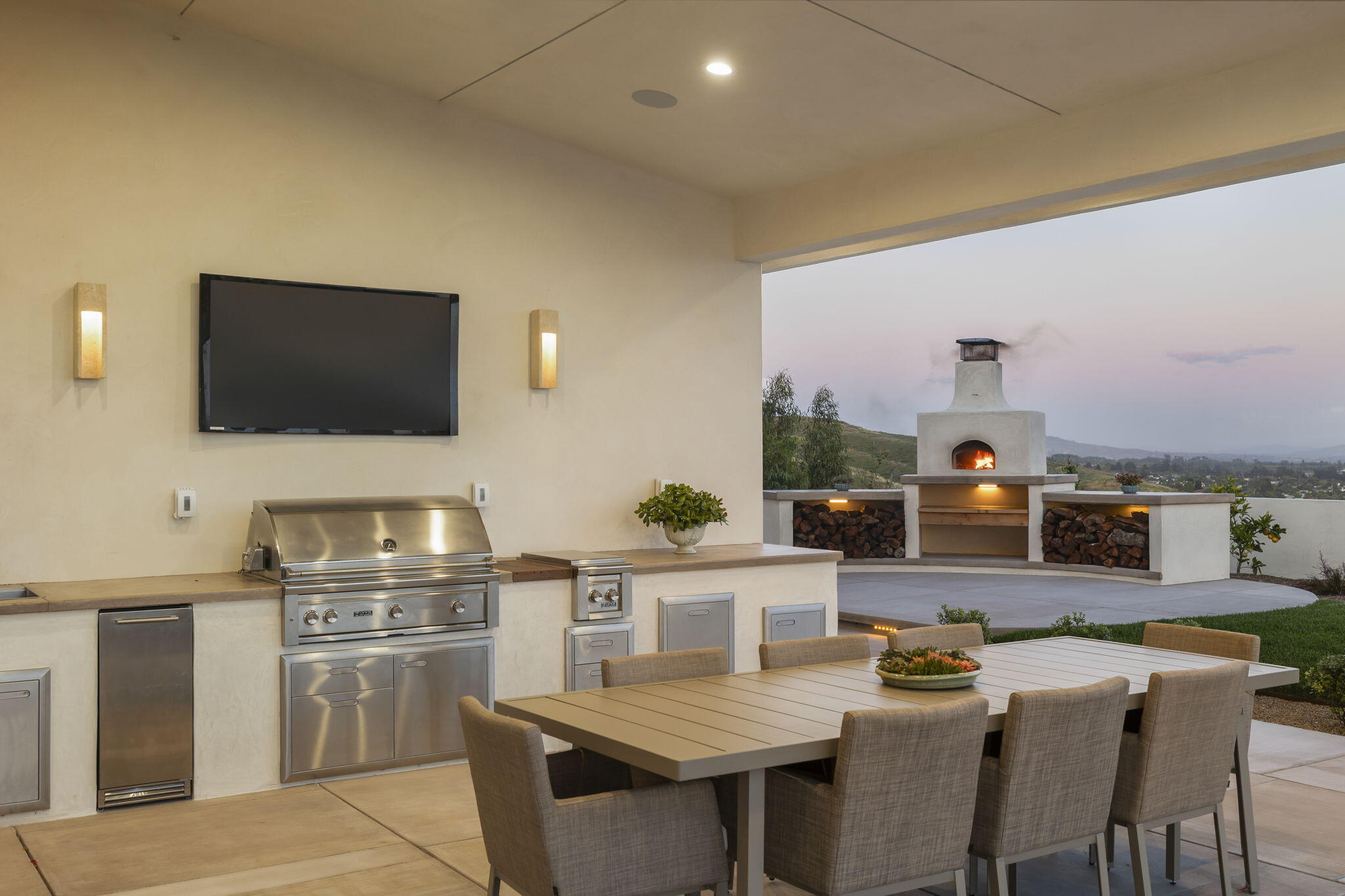 Ventura, California, 93003, United States, 4 Bedrooms Bedrooms, ,5 BathroomsBathrooms,Residential,Active,2041643