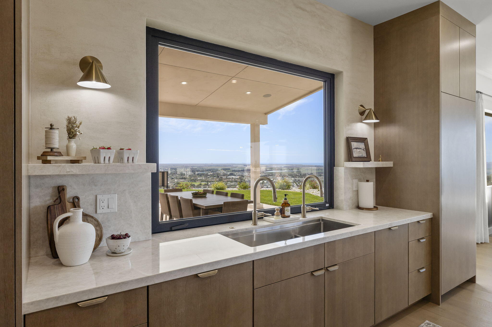 Ventura, California, 93003, United States, 4 Bedrooms Bedrooms, ,5 BathroomsBathrooms,Residential,Active,2041643
