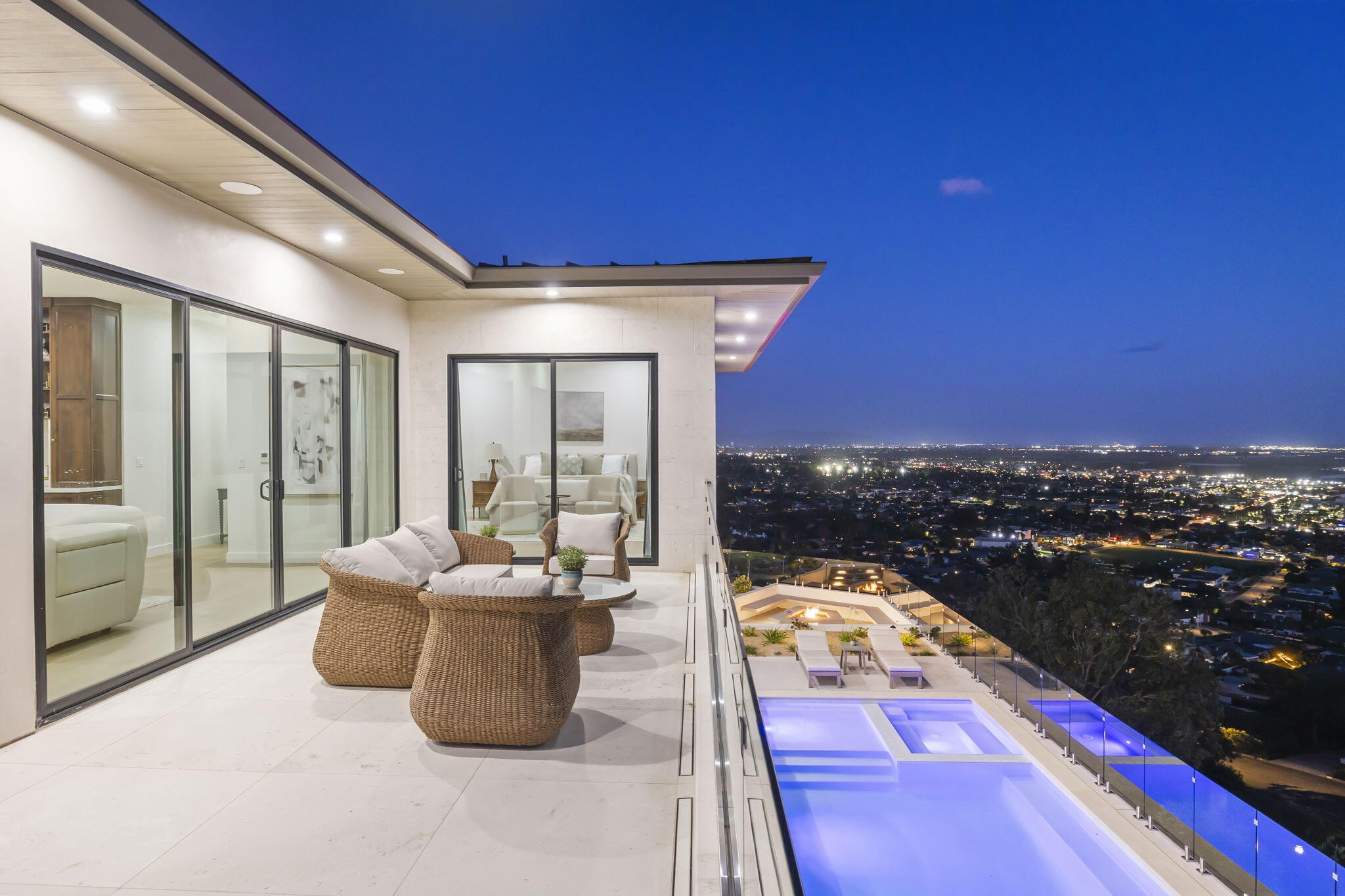 Ventura, California, 93003, United States, 4 Bedrooms Bedrooms, ,5 BathroomsBathrooms,Residential,Active,2041643