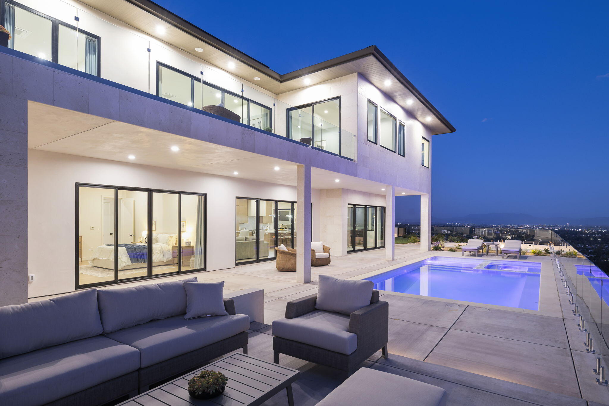 Ventura, California, 93003, United States, 4 Bedrooms Bedrooms, ,5 BathroomsBathrooms,Residential,Active,2041643