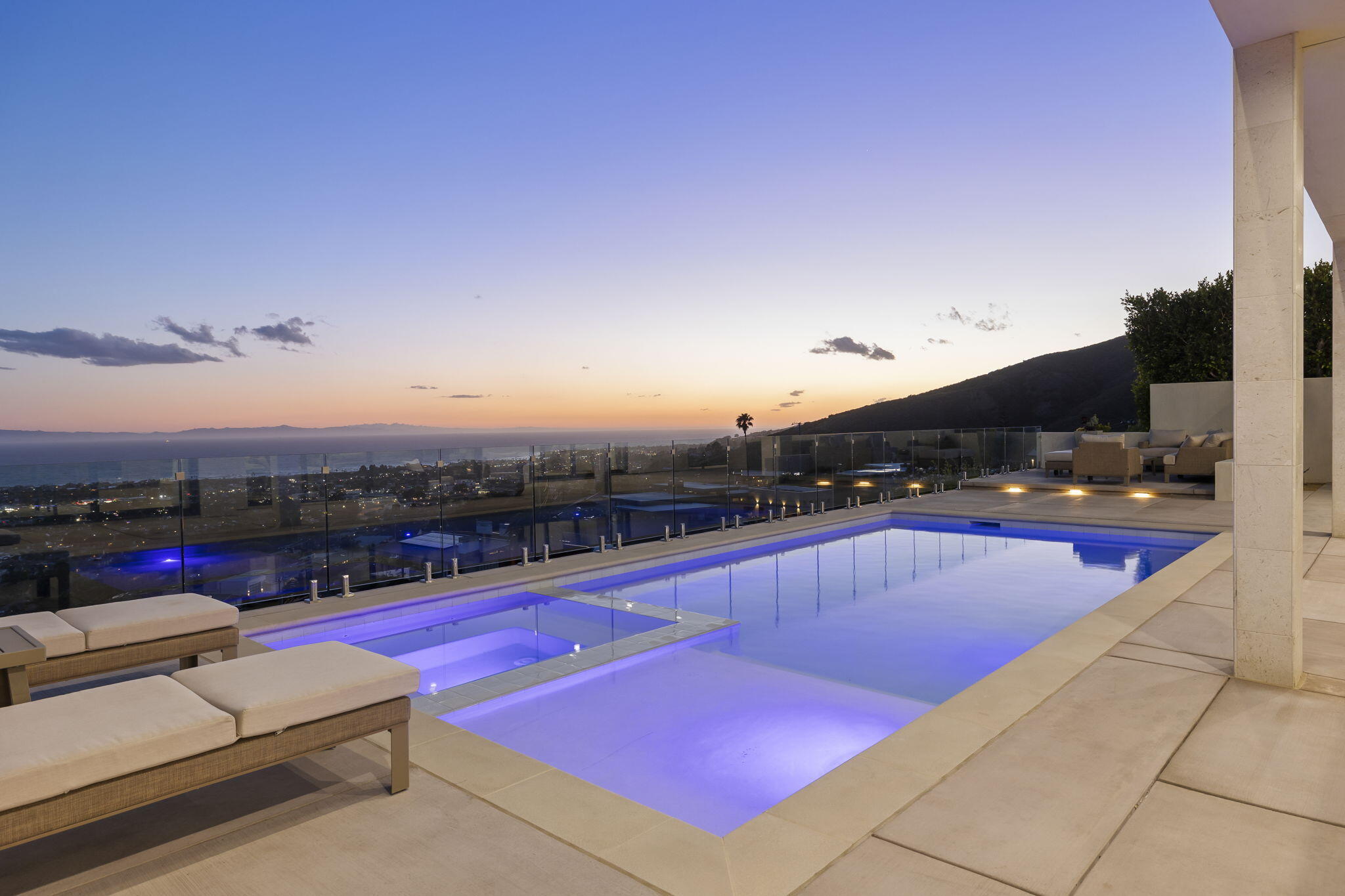 Ventura, California, 93003, United States, 4 Bedrooms Bedrooms, ,5 BathroomsBathrooms,Residential,Active,2041643