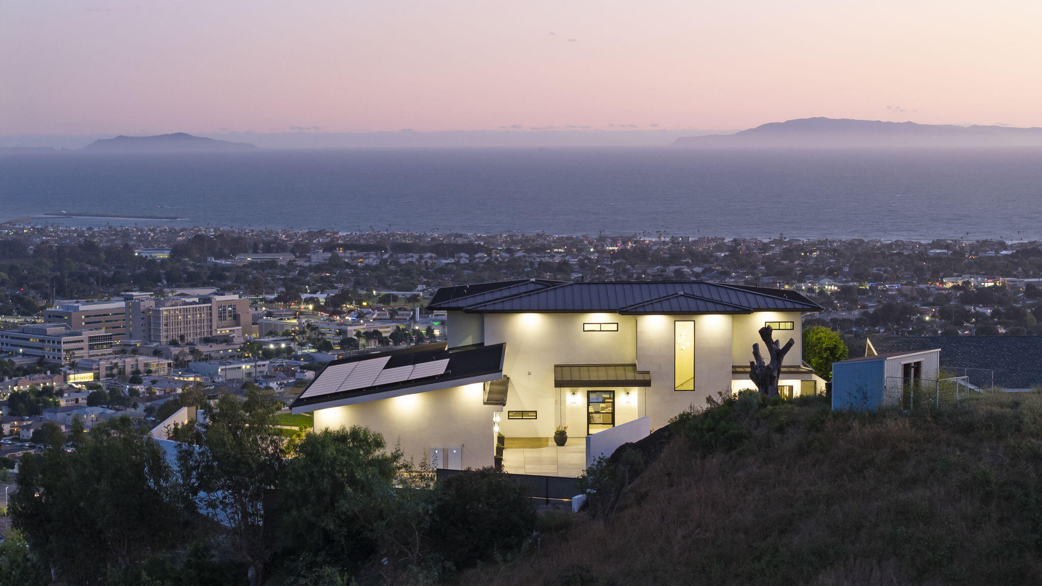 Ventura, California, 93003, United States, 4 Bedrooms Bedrooms, ,5 BathroomsBathrooms,Residential,Active,2041643