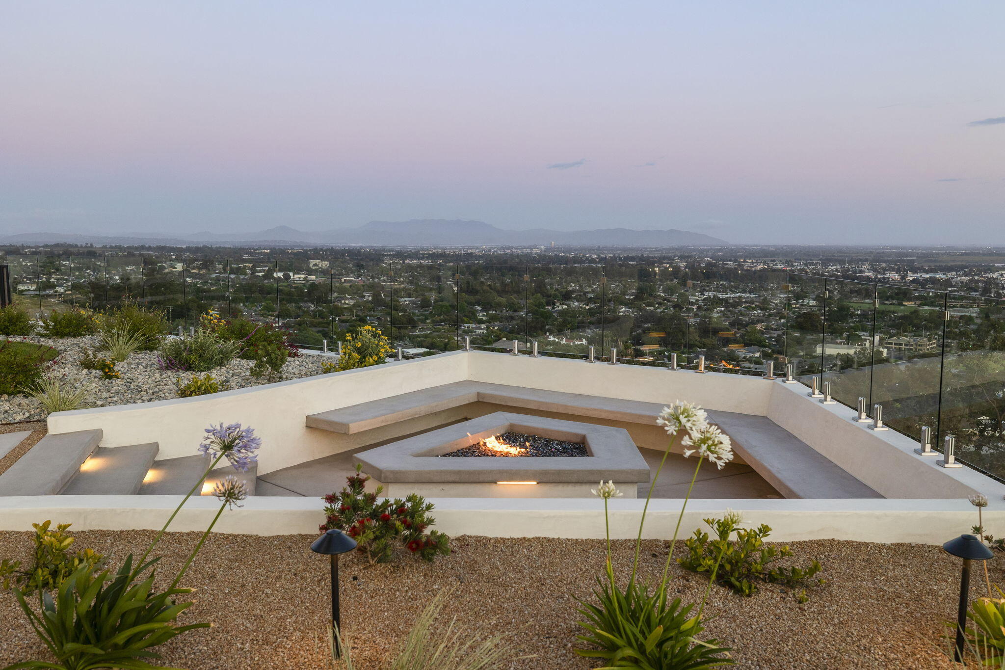 Ventura, California, 93003, United States, 4 Bedrooms Bedrooms, ,5 BathroomsBathrooms,Residential,Active,2041643