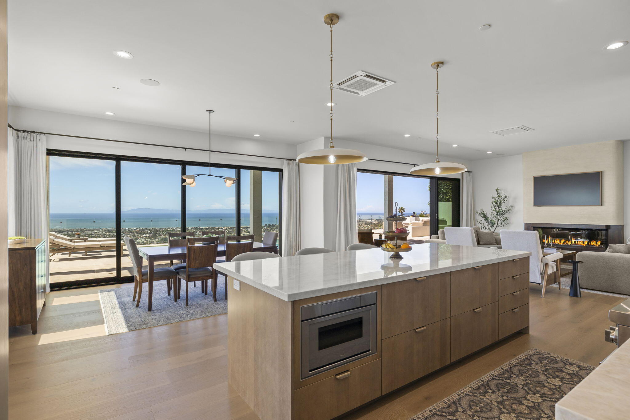 Ventura, California, 93003, United States, 4 Bedrooms Bedrooms, ,5 BathroomsBathrooms,Residential,Active,2041643