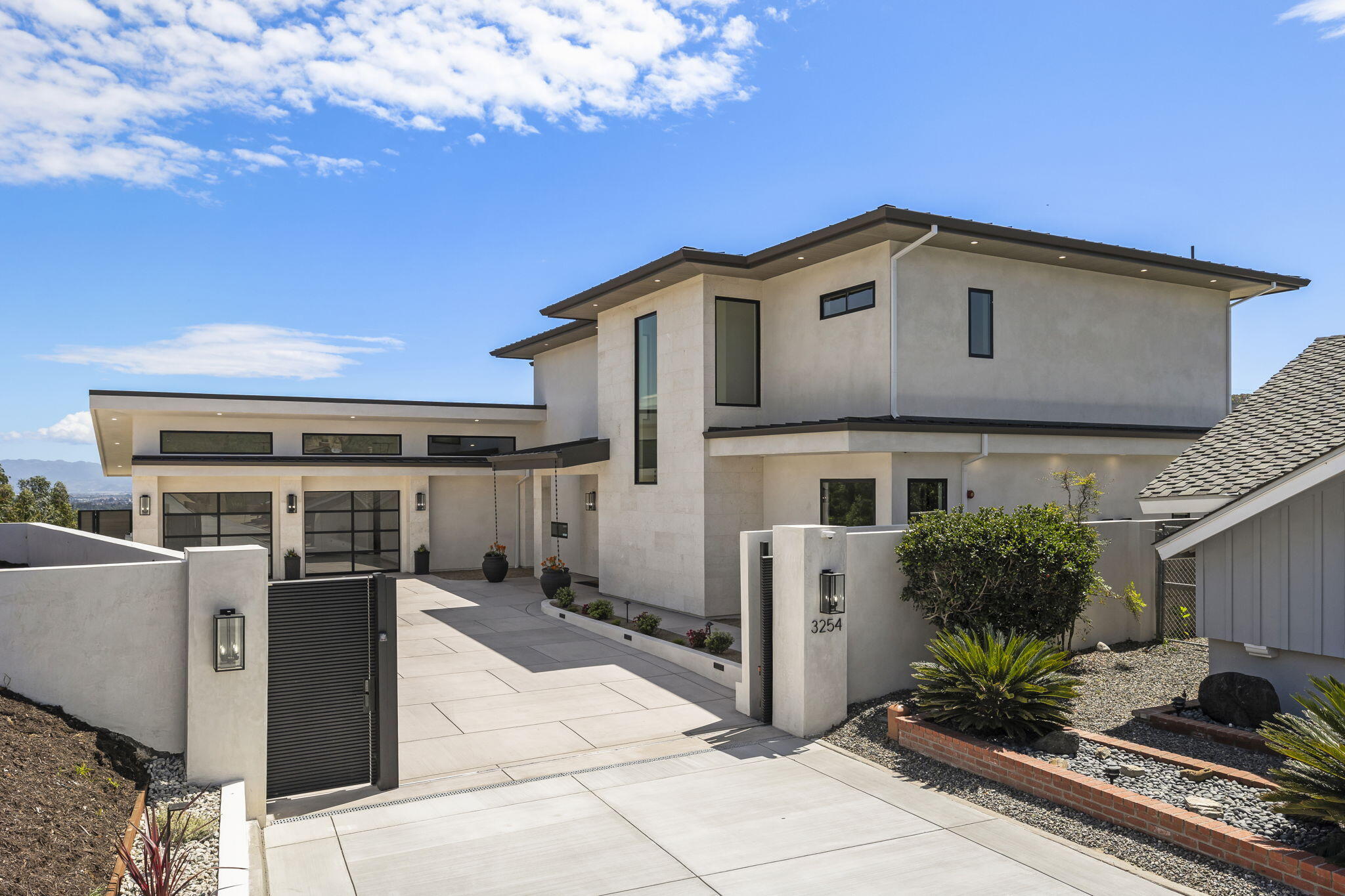 Ventura, California, 93003, United States, 4 Bedrooms Bedrooms, ,5 BathroomsBathrooms,Residential,Active,2041643