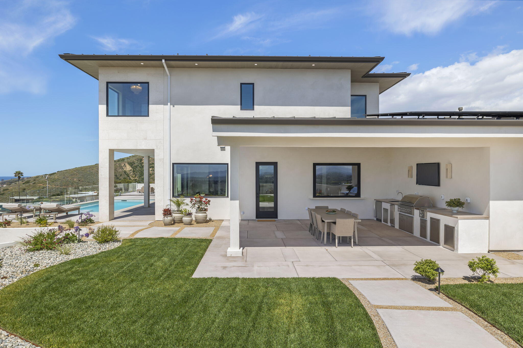 Ventura, California, 93003, United States, 4 Bedrooms Bedrooms, ,5 BathroomsBathrooms,Residential,Active,2041643