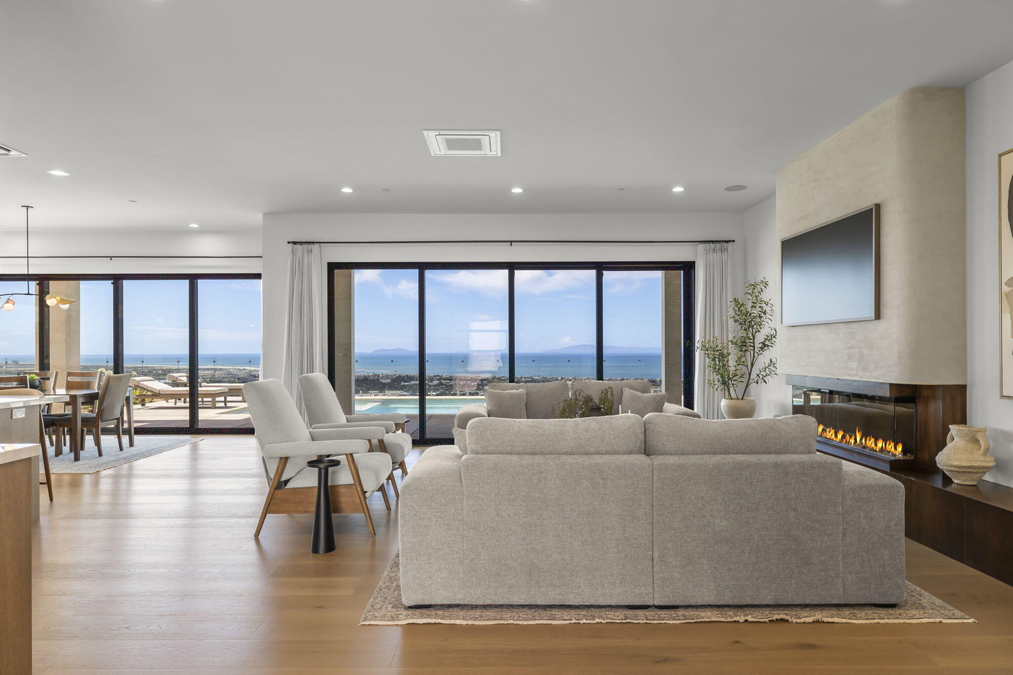 Ventura, California, 93003, United States, 4 Bedrooms Bedrooms, ,5 BathroomsBathrooms,Residential,Active,2041643