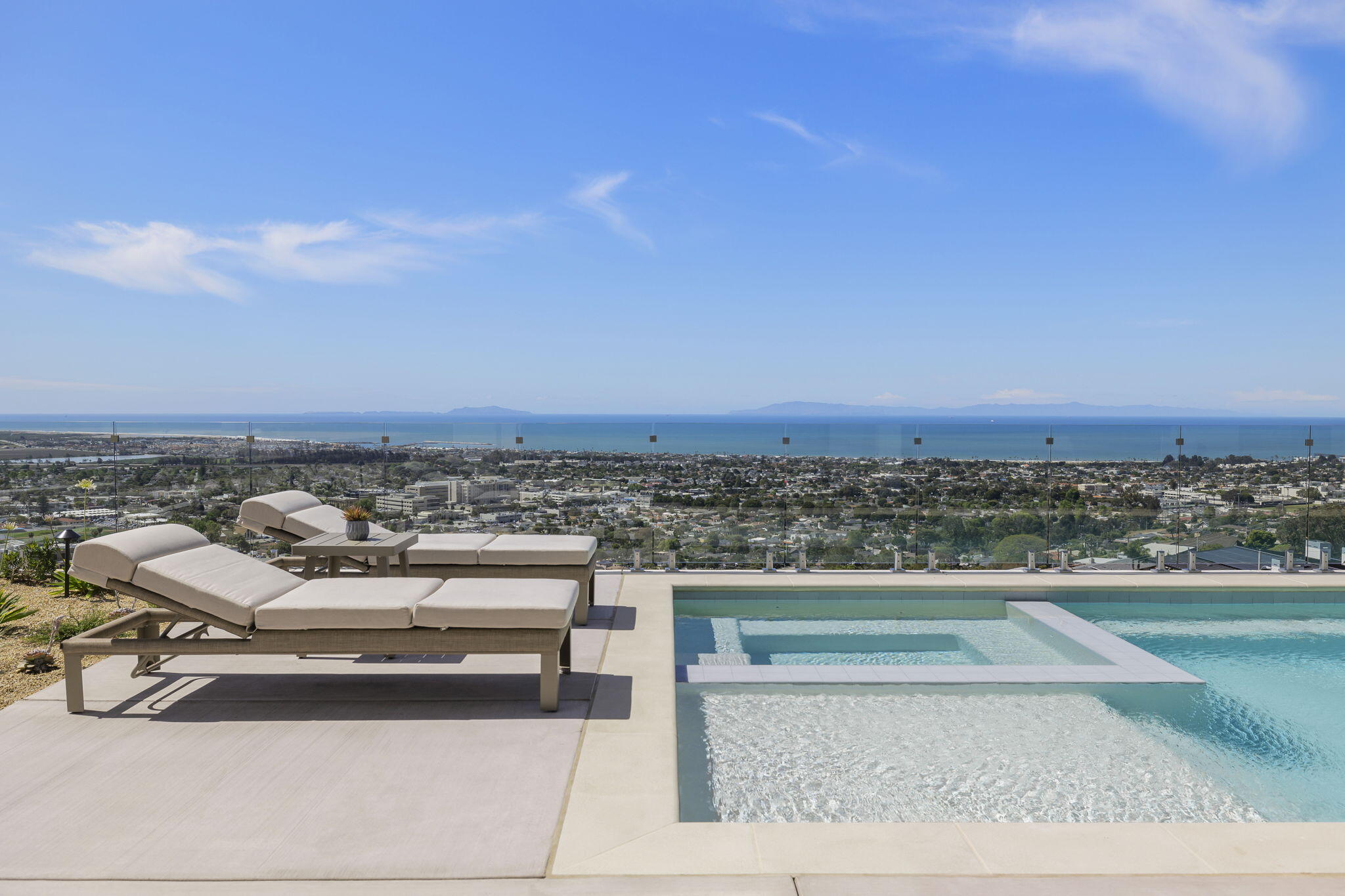 Ventura, California, 93003, United States, 4 Bedrooms Bedrooms, ,5 BathroomsBathrooms,Residential,Active,2041643