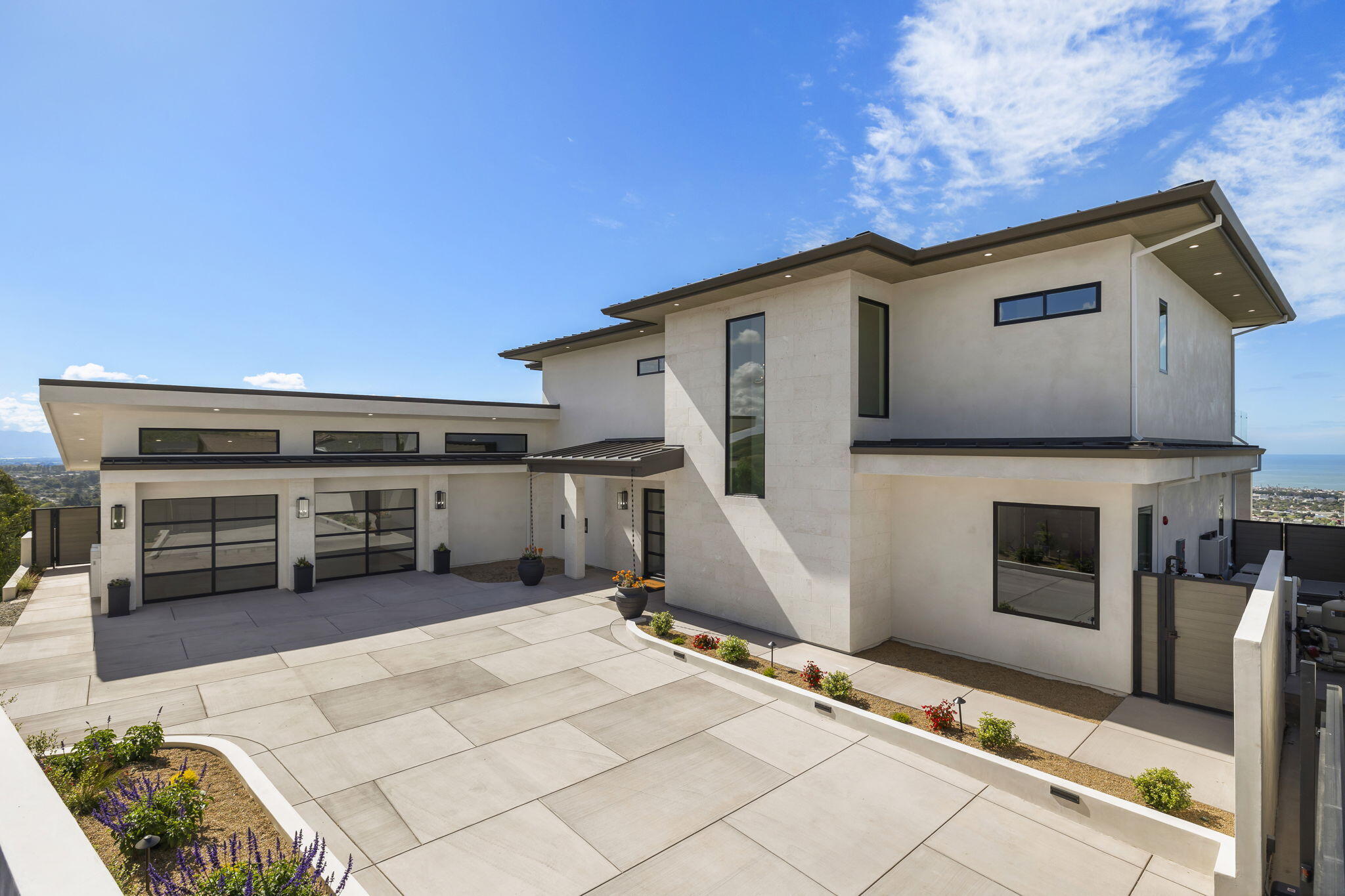 Ventura, California, 93003, United States, 4 Bedrooms Bedrooms, ,5 BathroomsBathrooms,Residential,Active,2041643