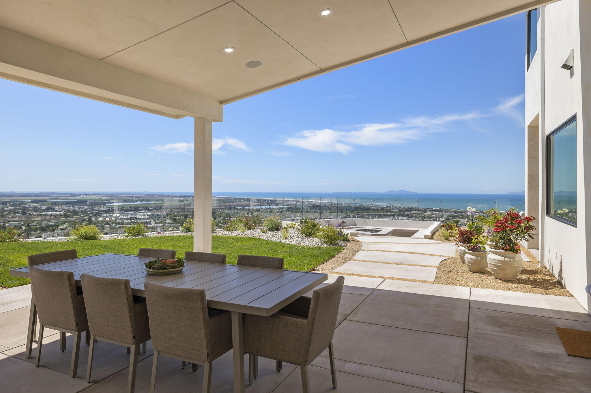 Ventura, California, 93003, United States, 4 Bedrooms Bedrooms, ,5 BathroomsBathrooms,Residential,Active,2041643