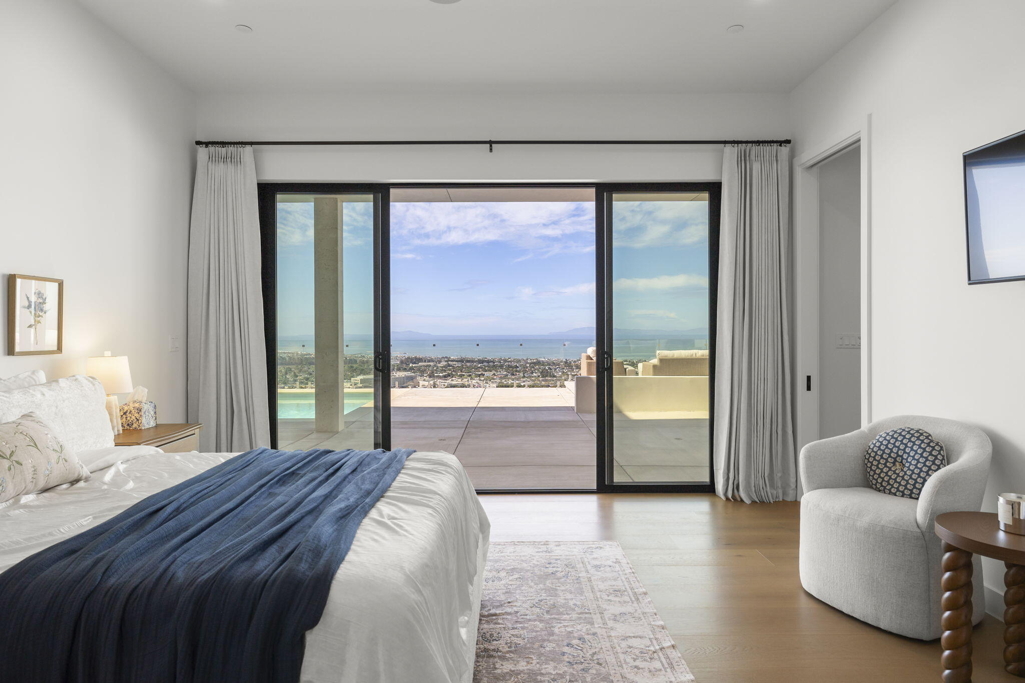 Ventura, California, 93003, United States, 4 Bedrooms Bedrooms, ,5 BathroomsBathrooms,Residential,Active,2041643