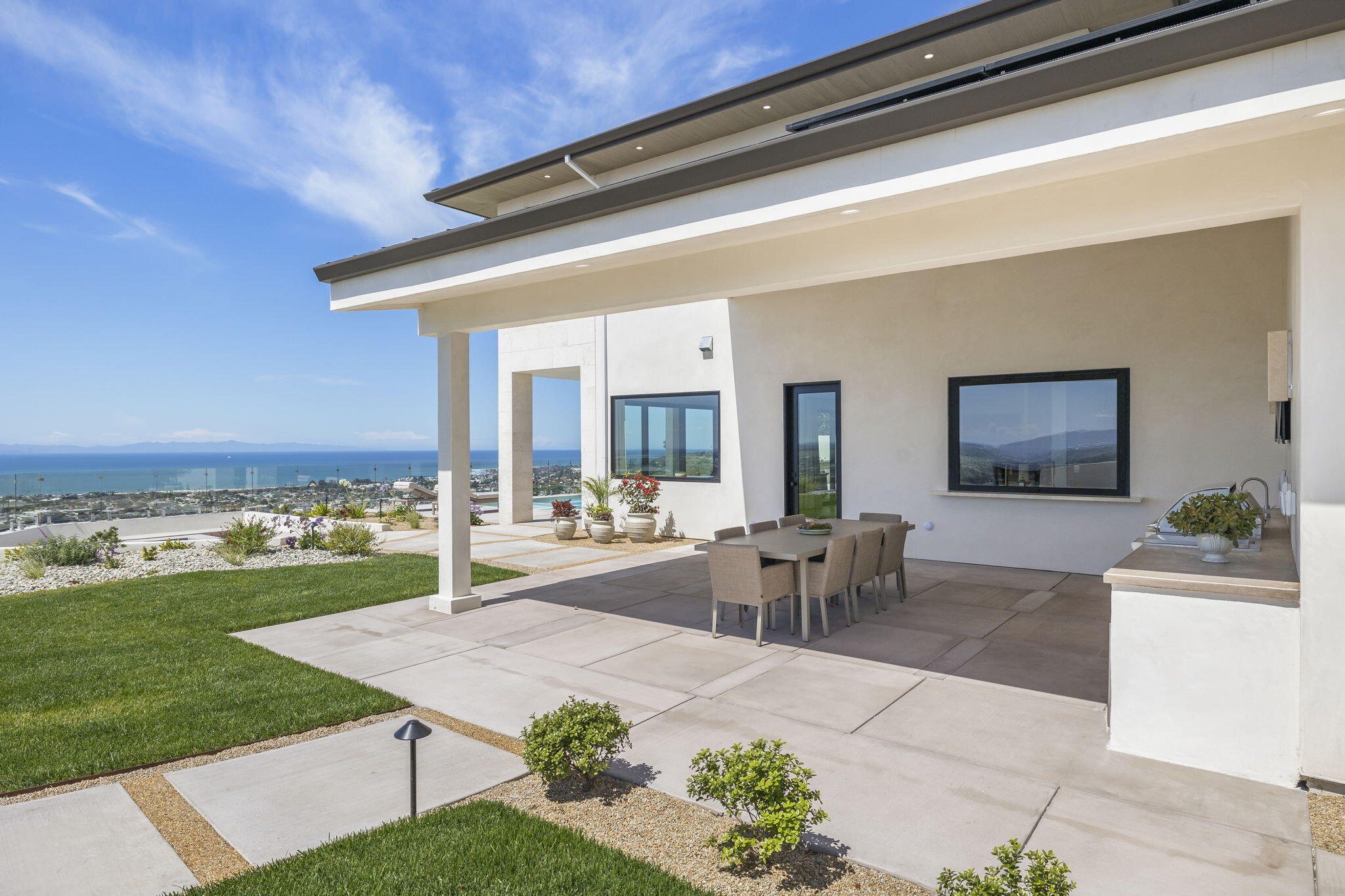 Ventura, California, 93003, United States, 4 Bedrooms Bedrooms, ,5 BathroomsBathrooms,Residential,Active,2041643