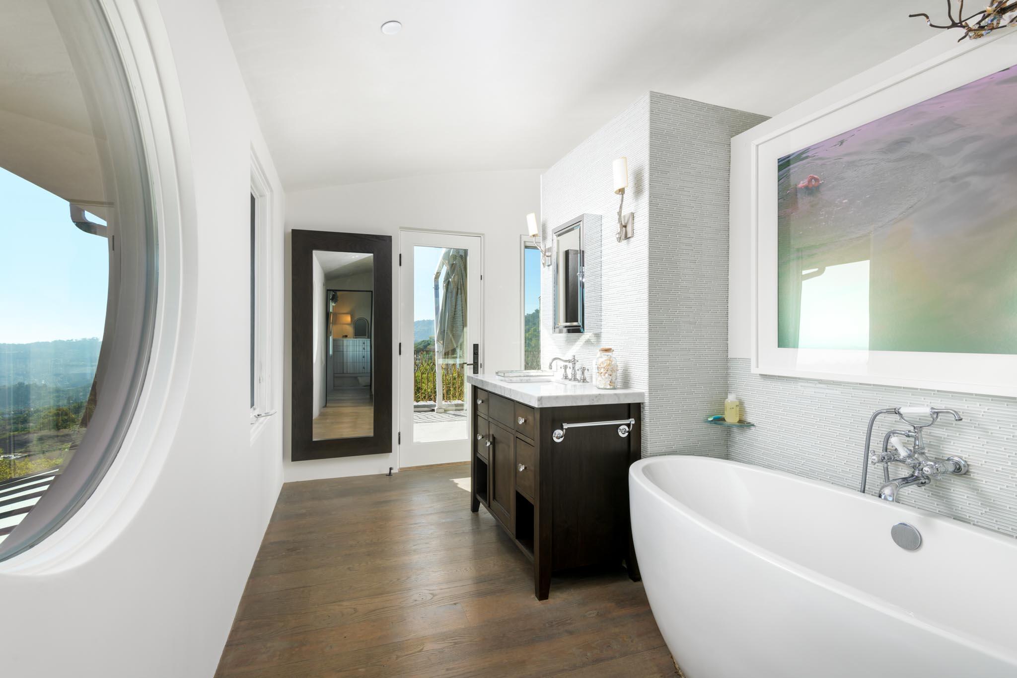 Montecito, California 93108, United States, 4 Bedrooms Bedrooms, ,5 BathroomsBathrooms,Residential,Pending,18929