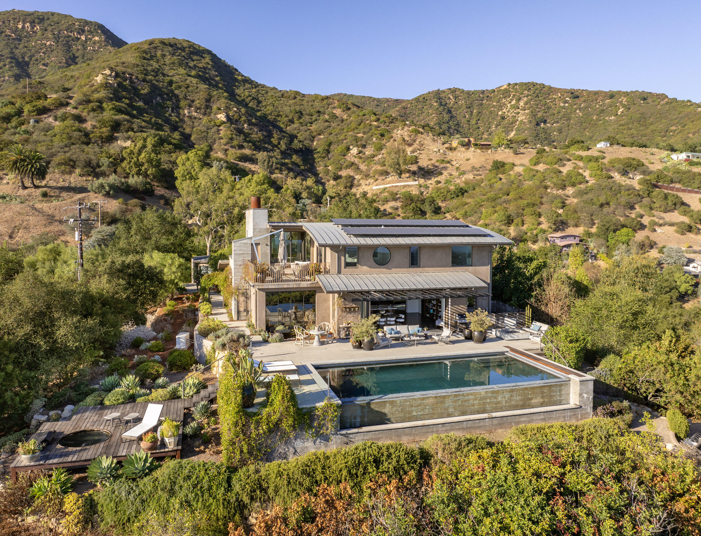 Montecito, California 93108, United States, 4 Bedrooms Bedrooms, ,5 BathroomsBathrooms,Residential,Pending,18929