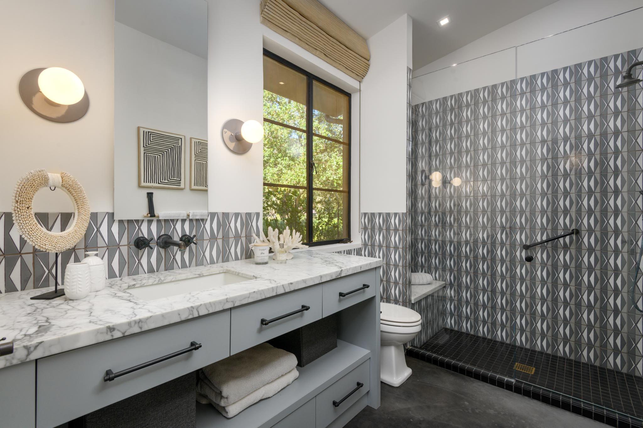 Montecito, California 93108, United States, 4 Bedrooms Bedrooms, ,5 BathroomsBathrooms,Residential,Pending,18929