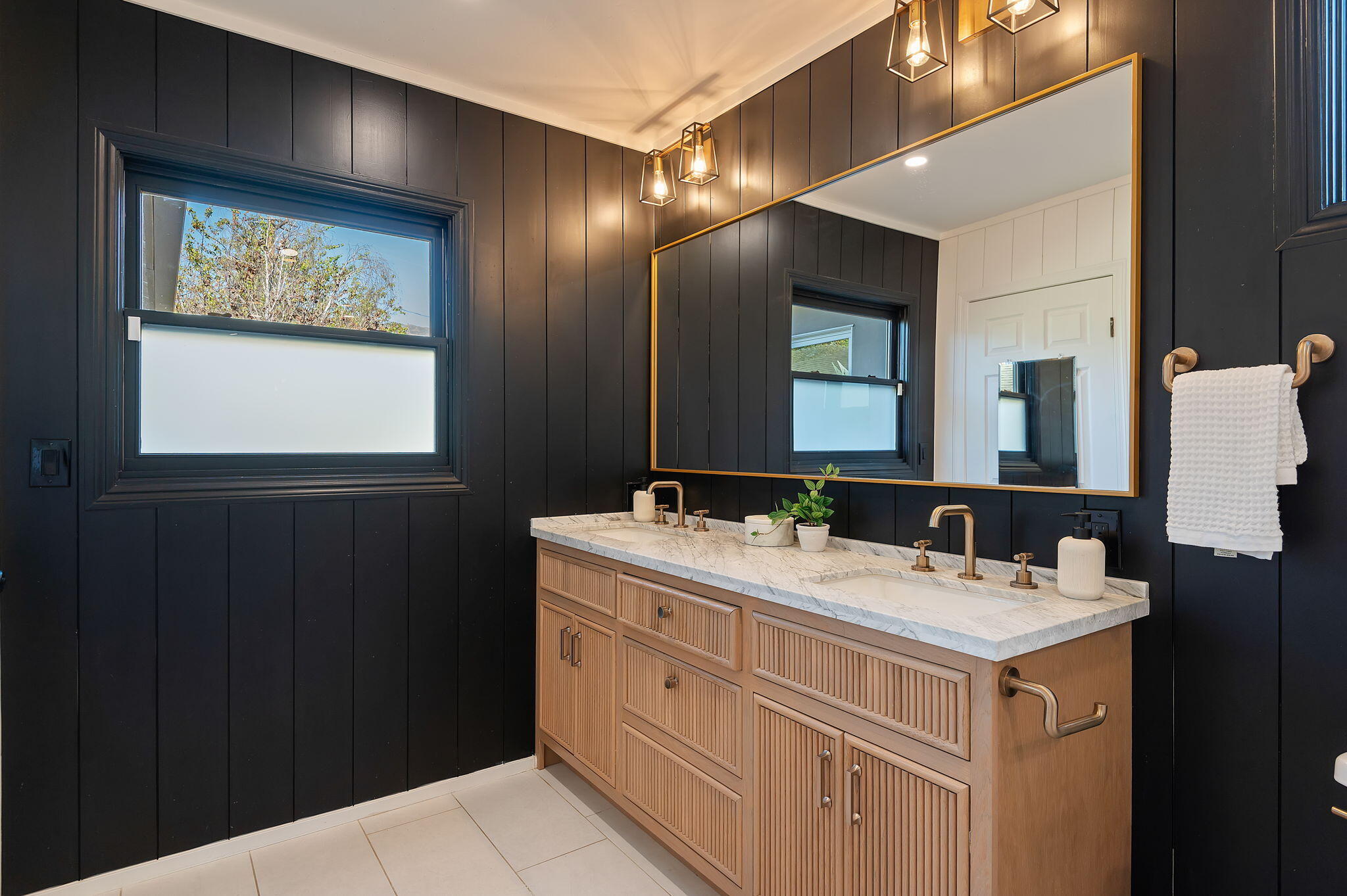 Santa Barbara, California 93108, United States, 3 Bedrooms Bedrooms, ,2 BathroomsBathrooms,Residential,Pending,13521