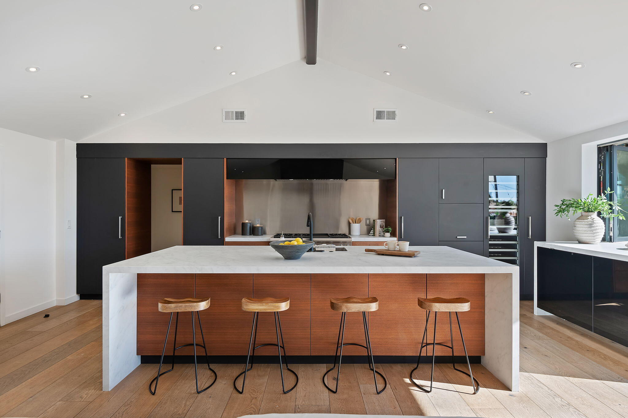 Santa Barbara, California 93108, United States, 3 Bedrooms Bedrooms, ,2 BathroomsBathrooms,Residential,Pending,13521