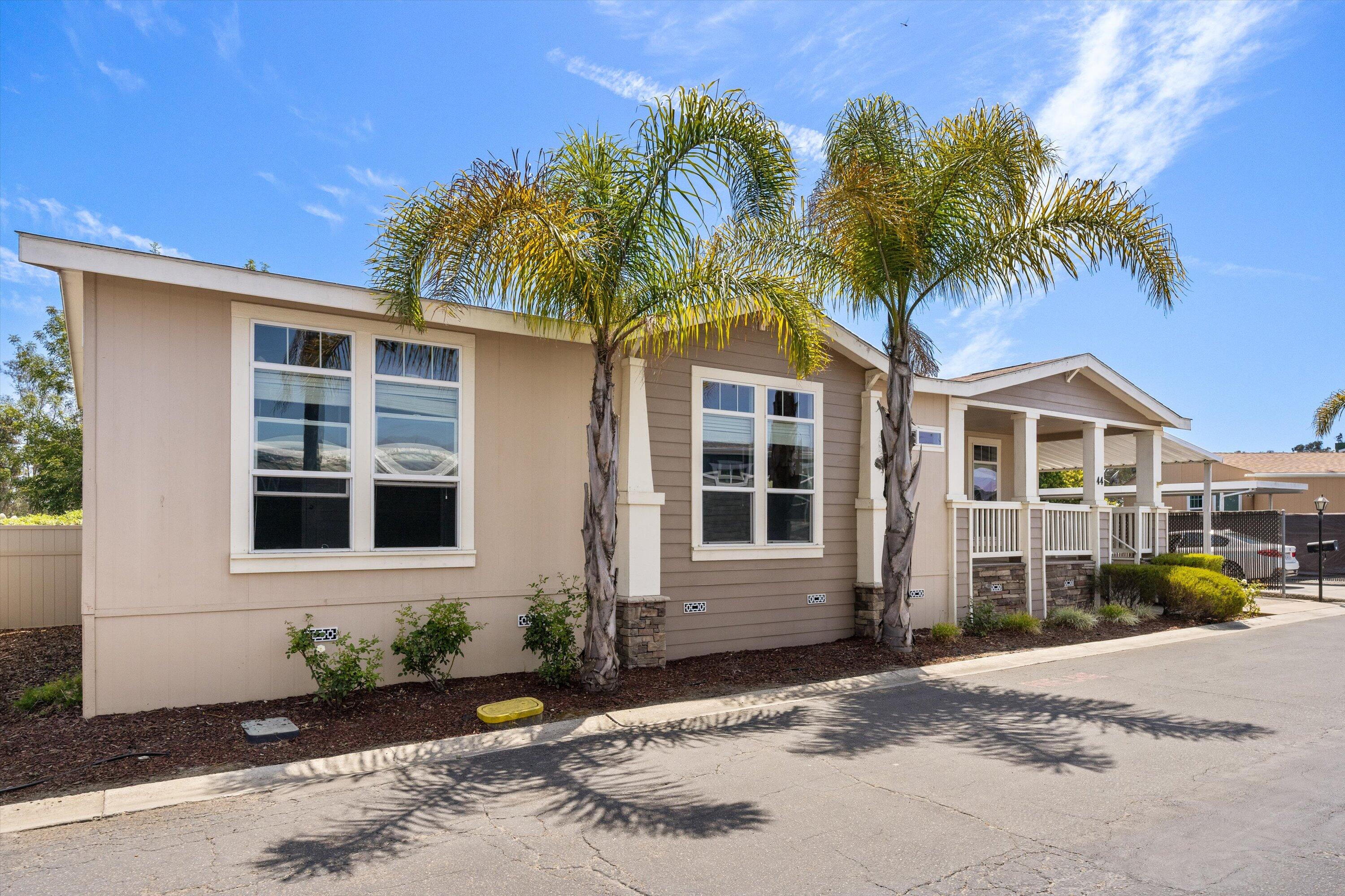 Goleta, California 93117, United States, 2 Bedrooms Bedrooms, ,2 BathroomsBathrooms,Residential,Pending,212796