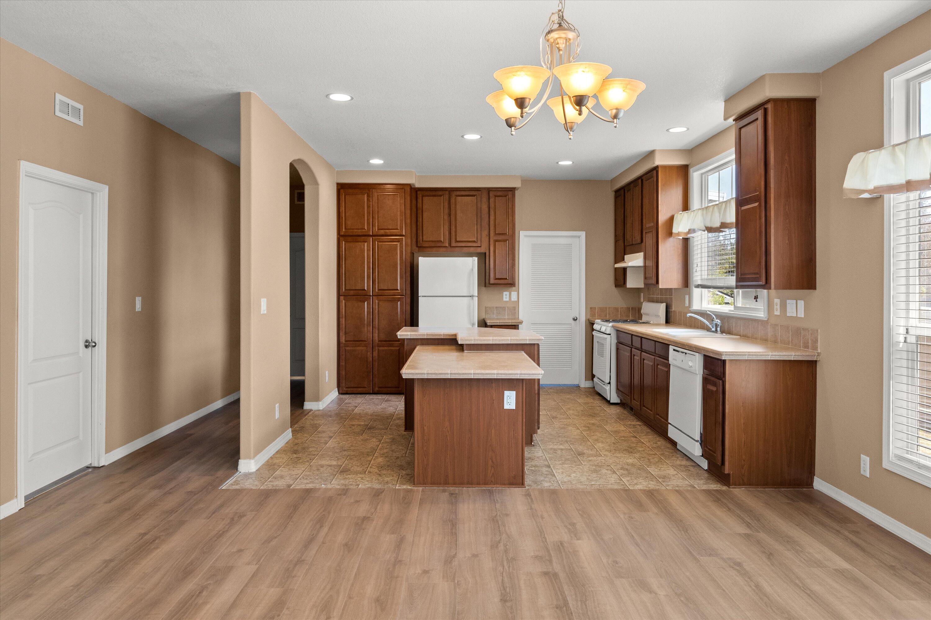 Goleta, California 93117, United States, 2 Bedrooms Bedrooms, ,2 BathroomsBathrooms,Residential,Pending,212796