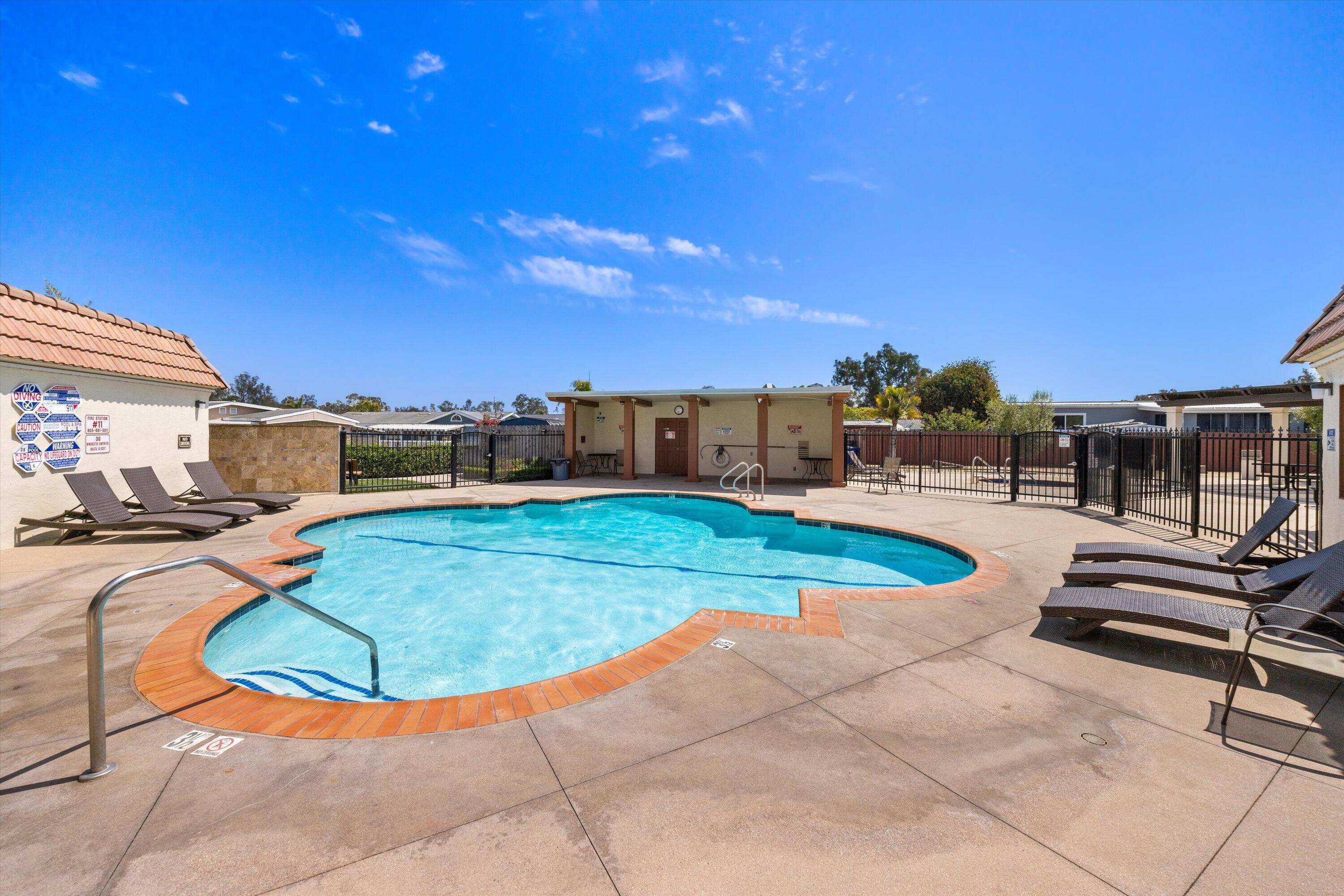 Goleta, California 93117, United States, 2 Bedrooms Bedrooms, ,2 BathroomsBathrooms,Residential,Pending,212796