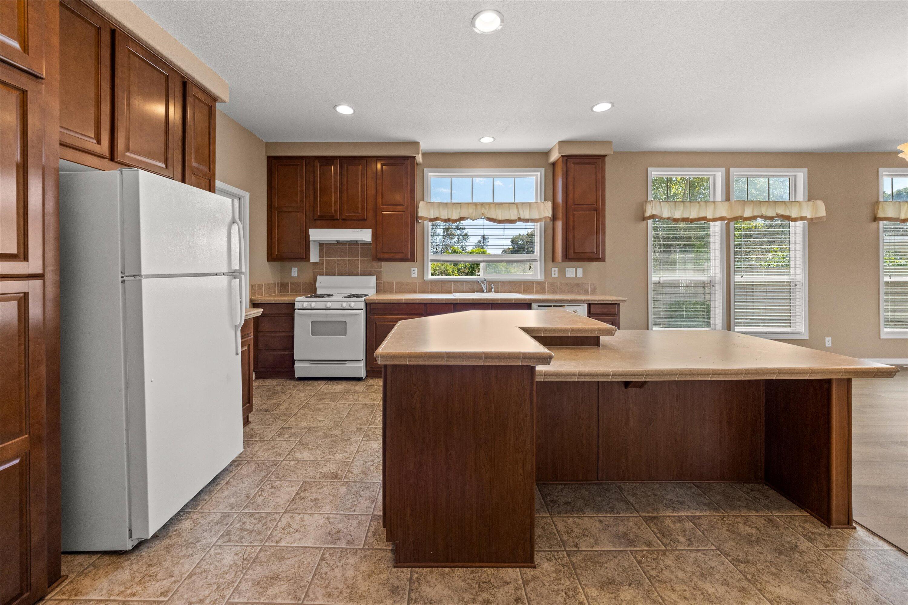 Goleta, California 93117, United States, 2 Bedrooms Bedrooms, ,2 BathroomsBathrooms,Residential,Pending,212796