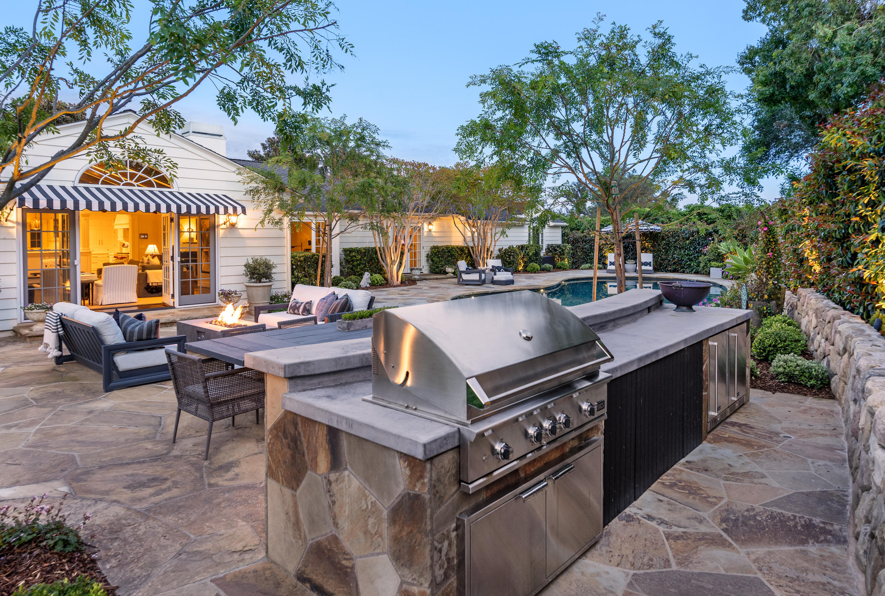 Montecito, California 93108, United States, 4 Bedrooms Bedrooms, ,5 BathroomsBathrooms,Residential,Active,238874