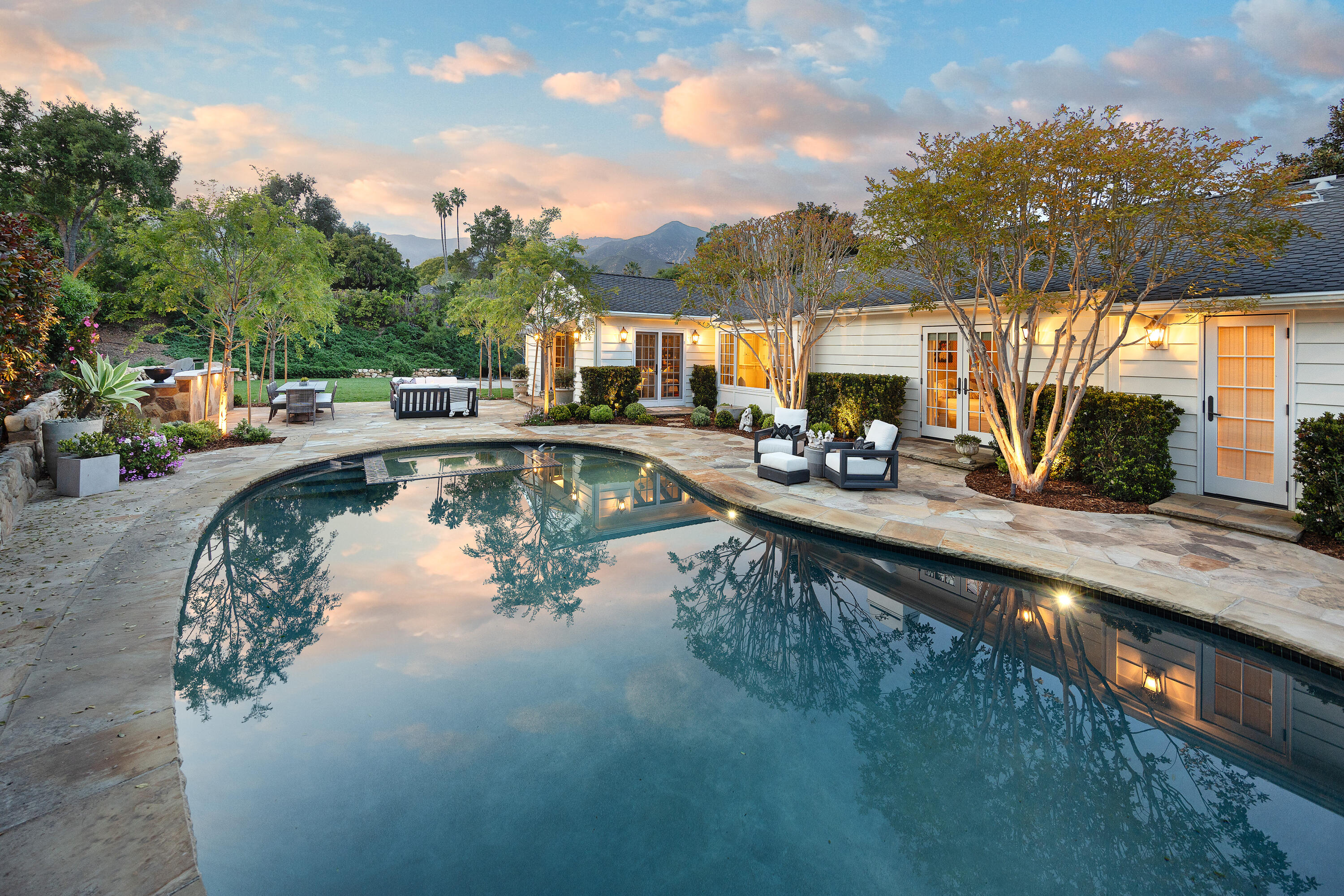 Montecito, California 93108, United States, 4 Bedrooms Bedrooms, ,5 BathroomsBathrooms,Residential,Active,238874