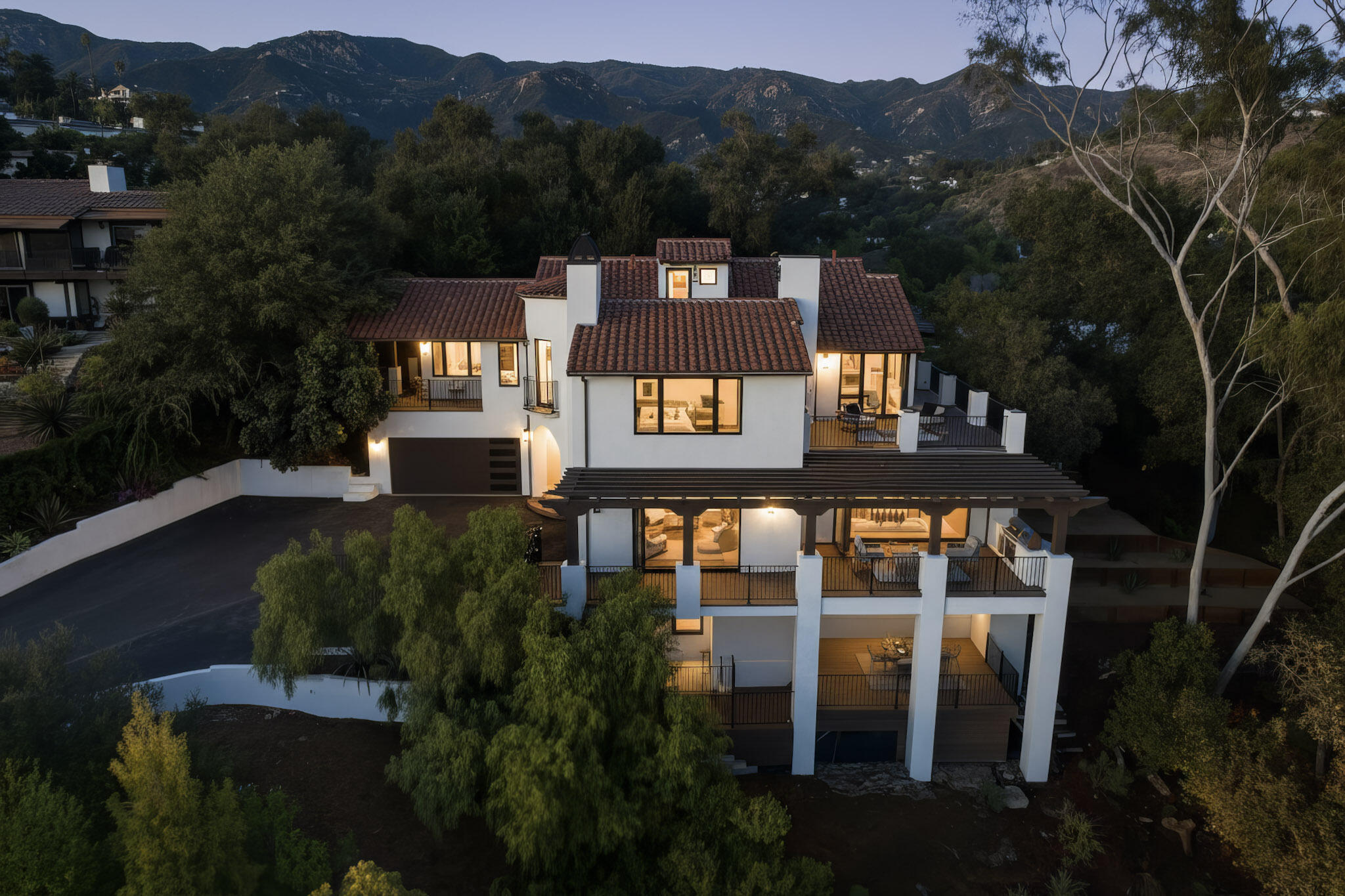 210 Las Alturas Road