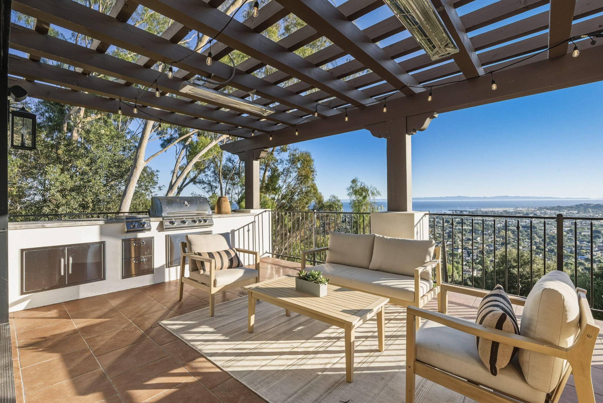 210 Las Alturas Road