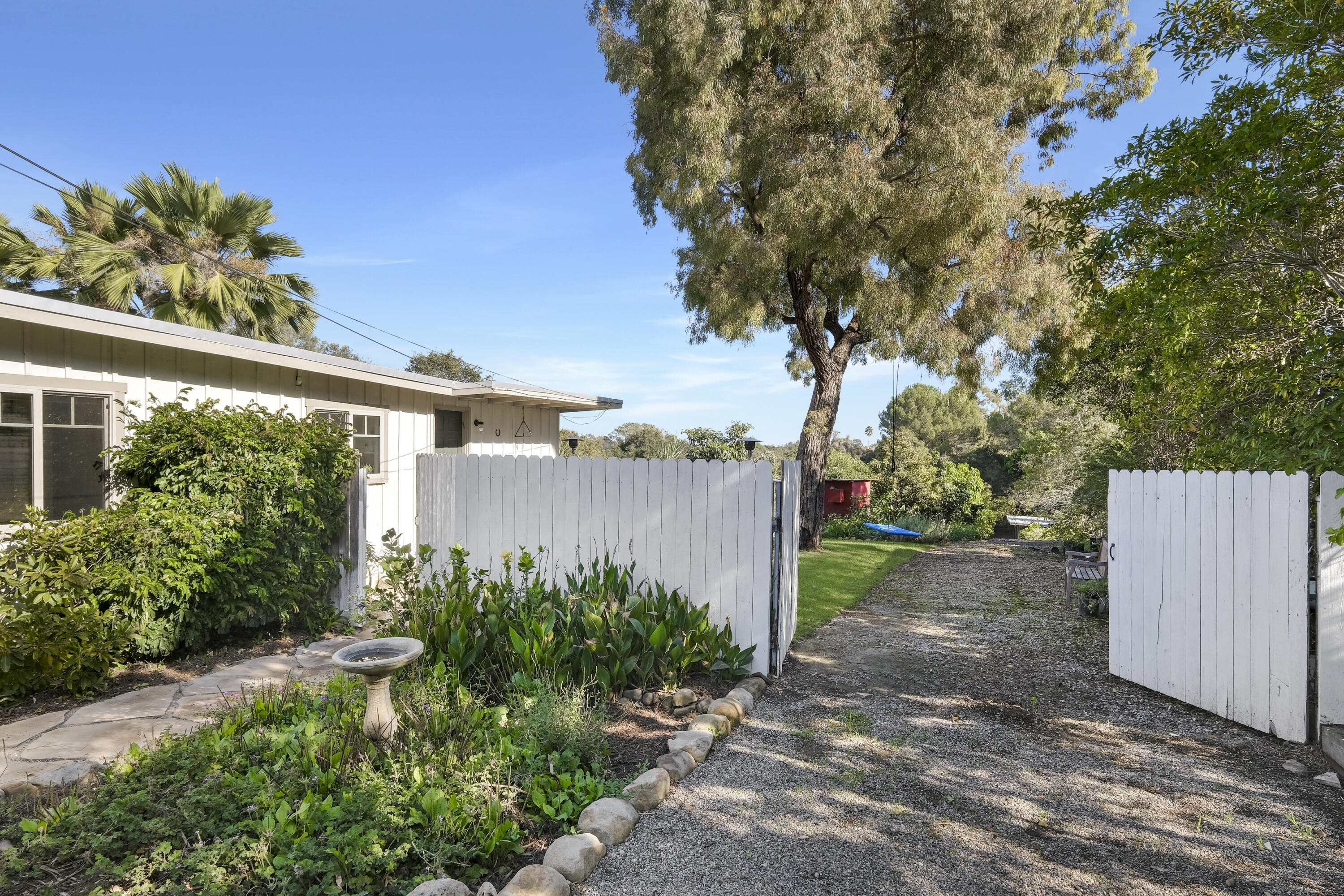 880 Veronica Springs Road